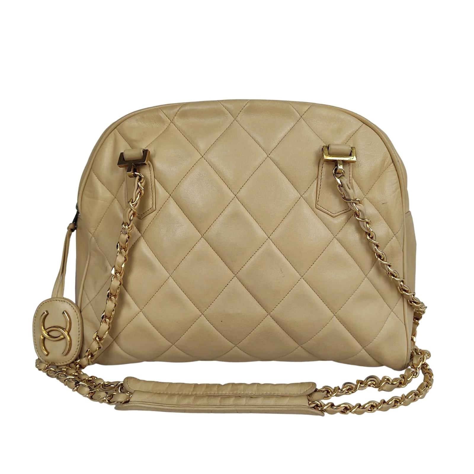 Chanel Chanel shoulder bag in beige matelassé leather from the 80S