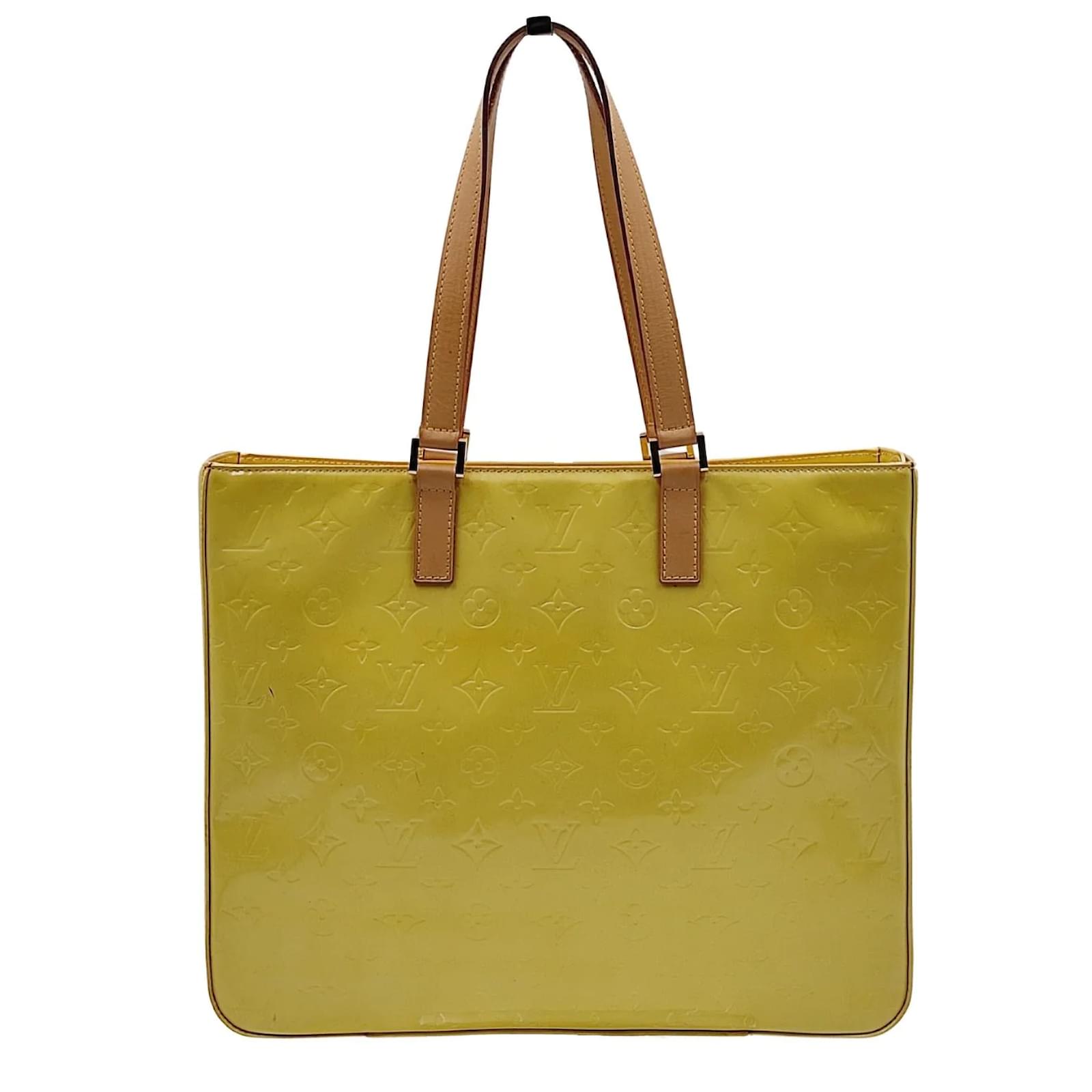 Louis Vuitton Sac bandouli?�re Louis Vuitton Colombus shopper en cuir verni Jaune ref.996099 