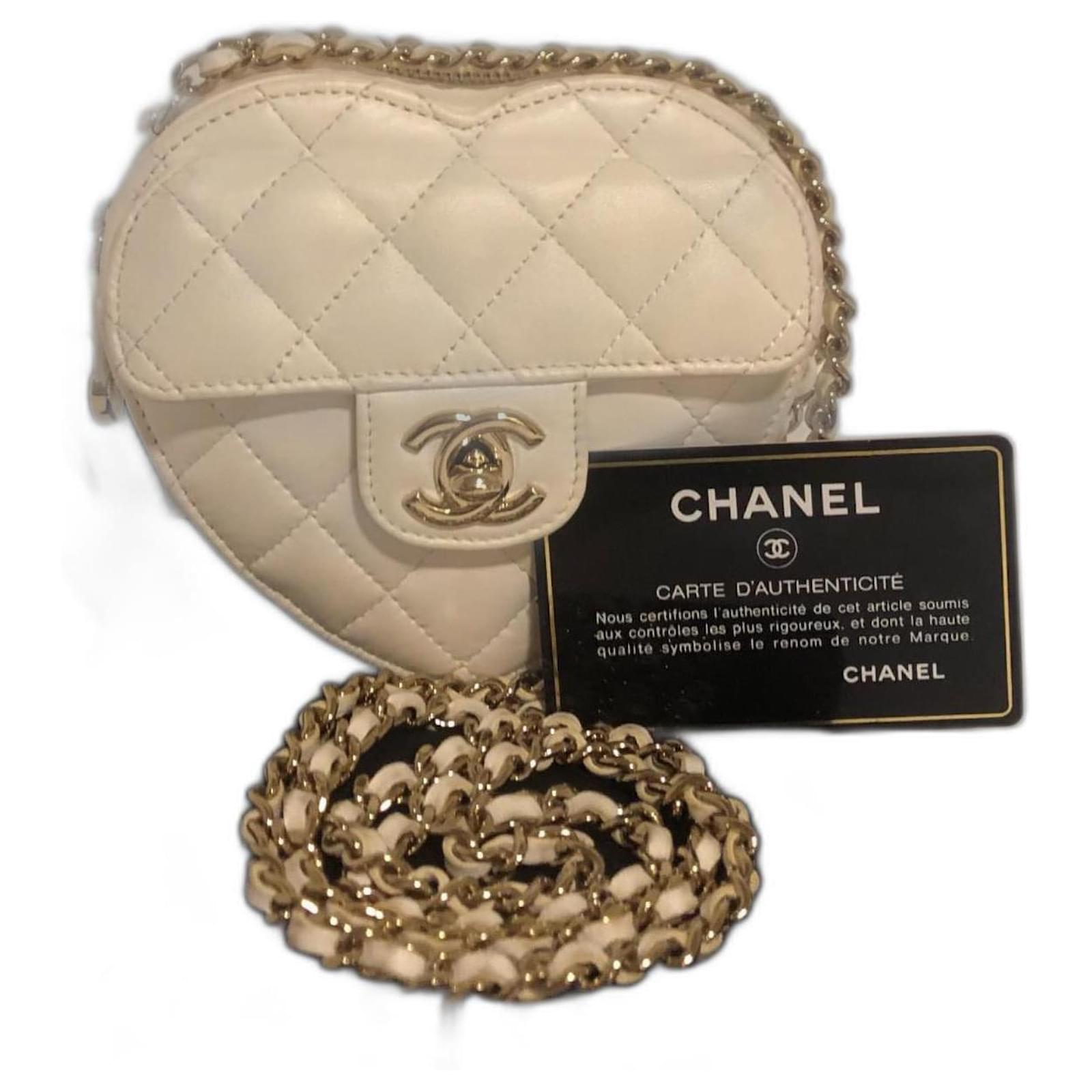 330 Heart Shaped White Chanel Bag Stock Photos, High-Res Pictures