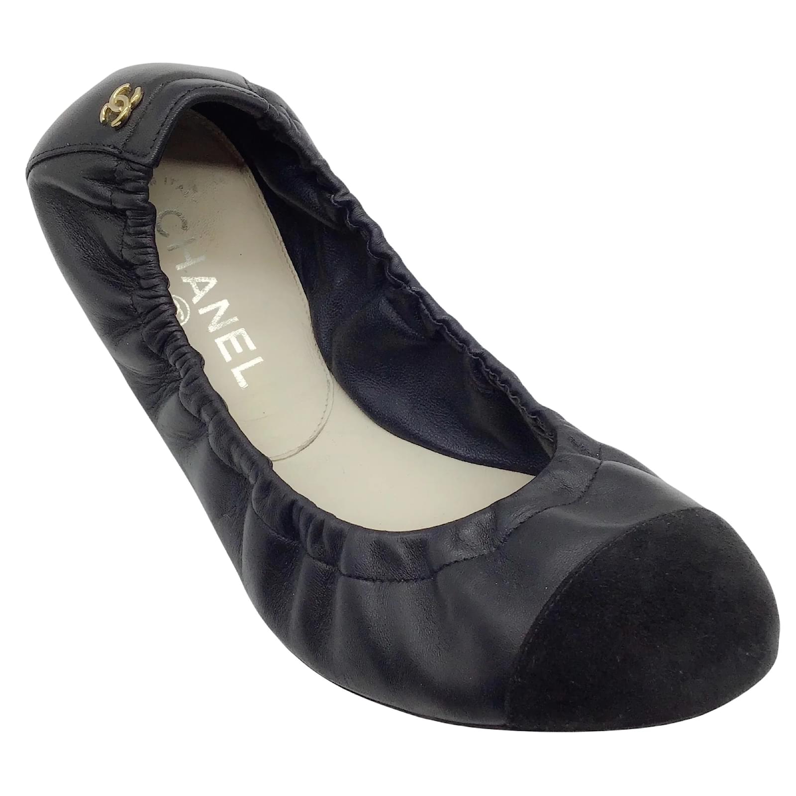 Chanel Black Leather Elasticized Ballet Flats with Suede Cap Toe ref.997345  - Joli Closet