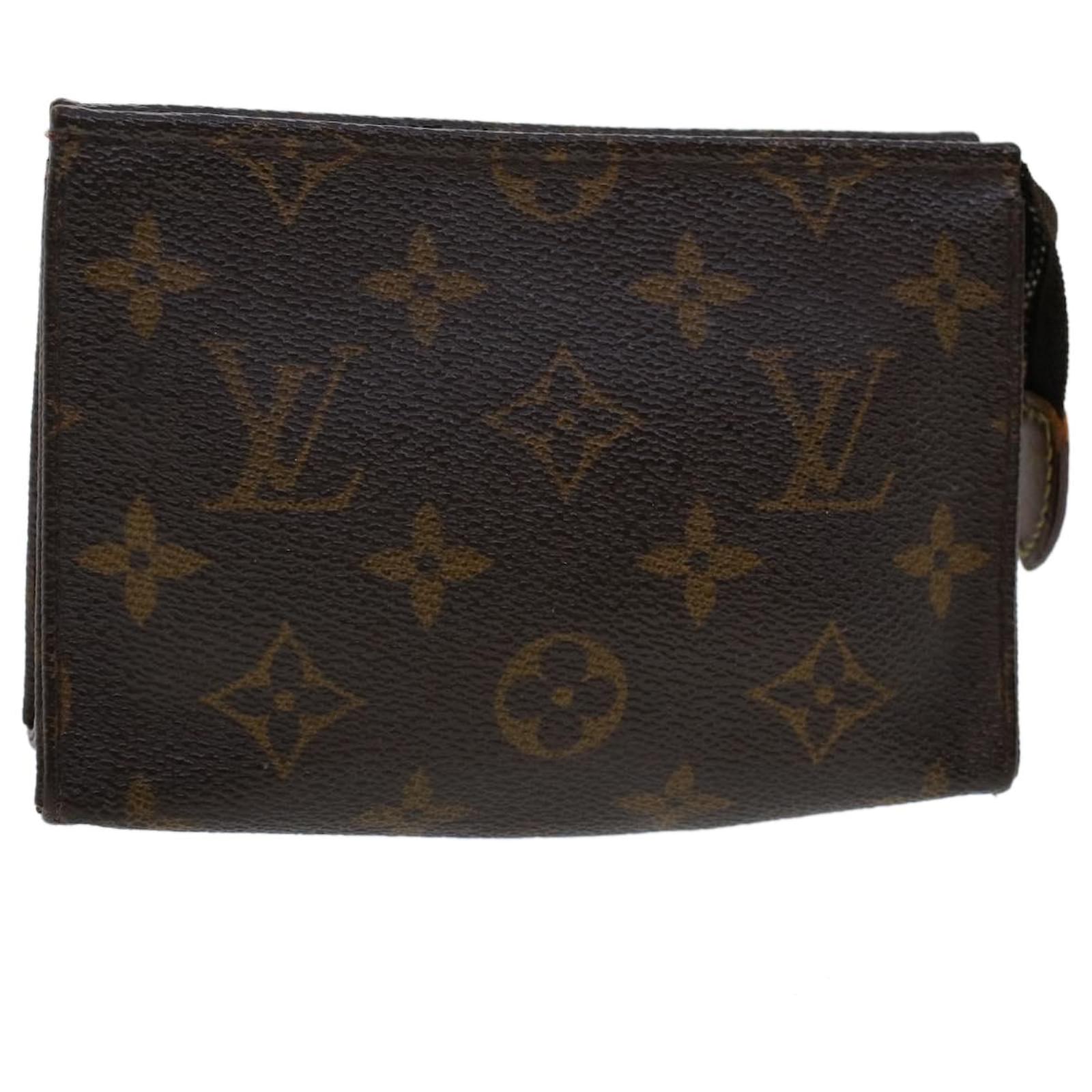 Sold at Auction: Louis Vuitton, Louis Vuitton Small Clutch Bag Pochette LV  Monogram Canvas