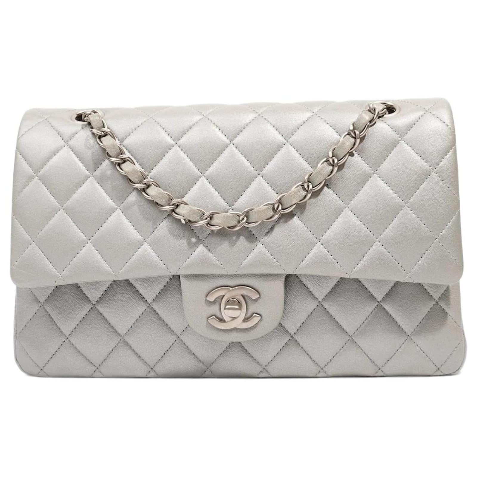 Chanel Womens Quilted Lambskin Leather Classic lined Flap Medium Grey  ref.1009426 - Joli Closet