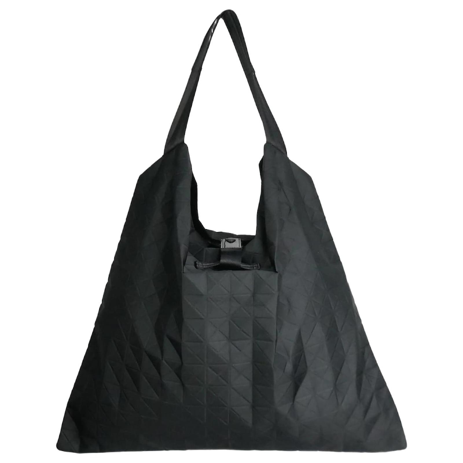 Pleats Please Black tote bag Polyester ref.1009666 - Joli Closet