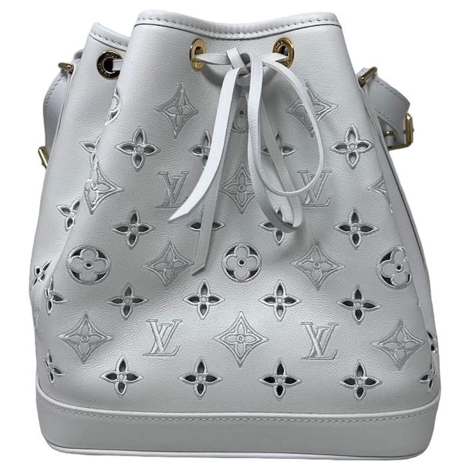 Louis Vuitton Handbags White Leather ref.1009678 - Joli Closet
