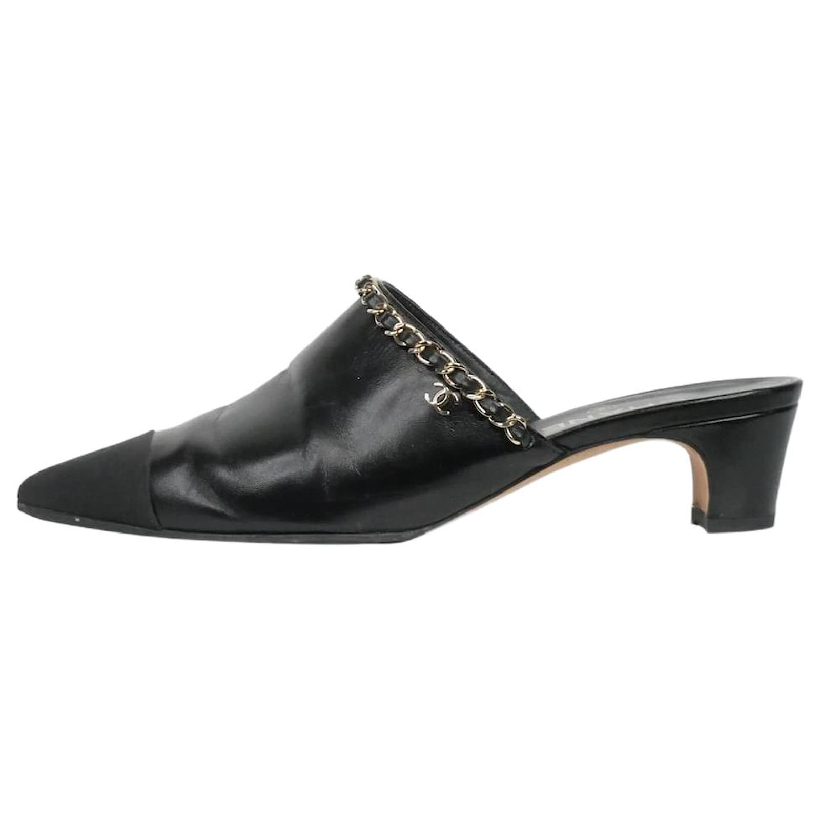 靴 CHANEL Black Leather Strap Mules 38 Chanel Black leather interwoven chain detail trim pointed toe