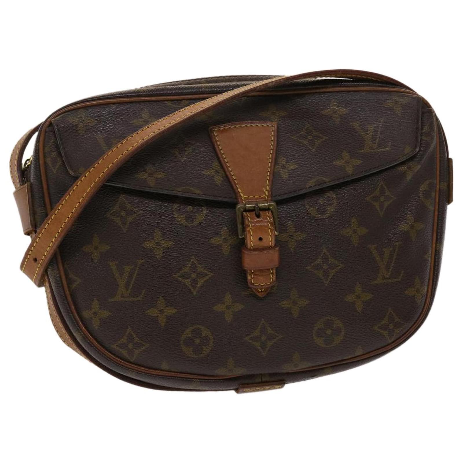 Pre-owned Louis Vuitton Monogram Cluny mm