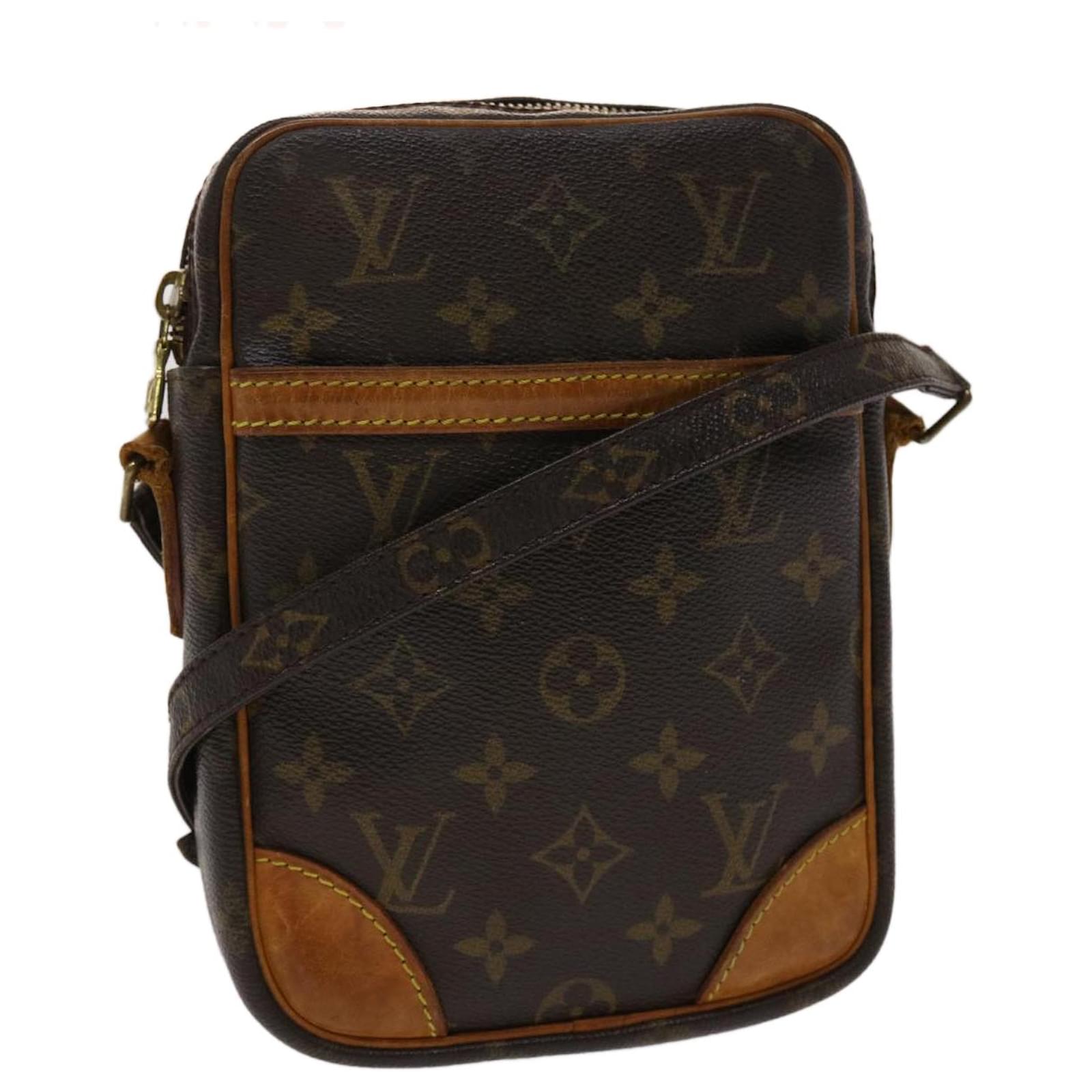 Louis Vuitton Danube Canvas Shoulder Bag (pre-owned) in Gray