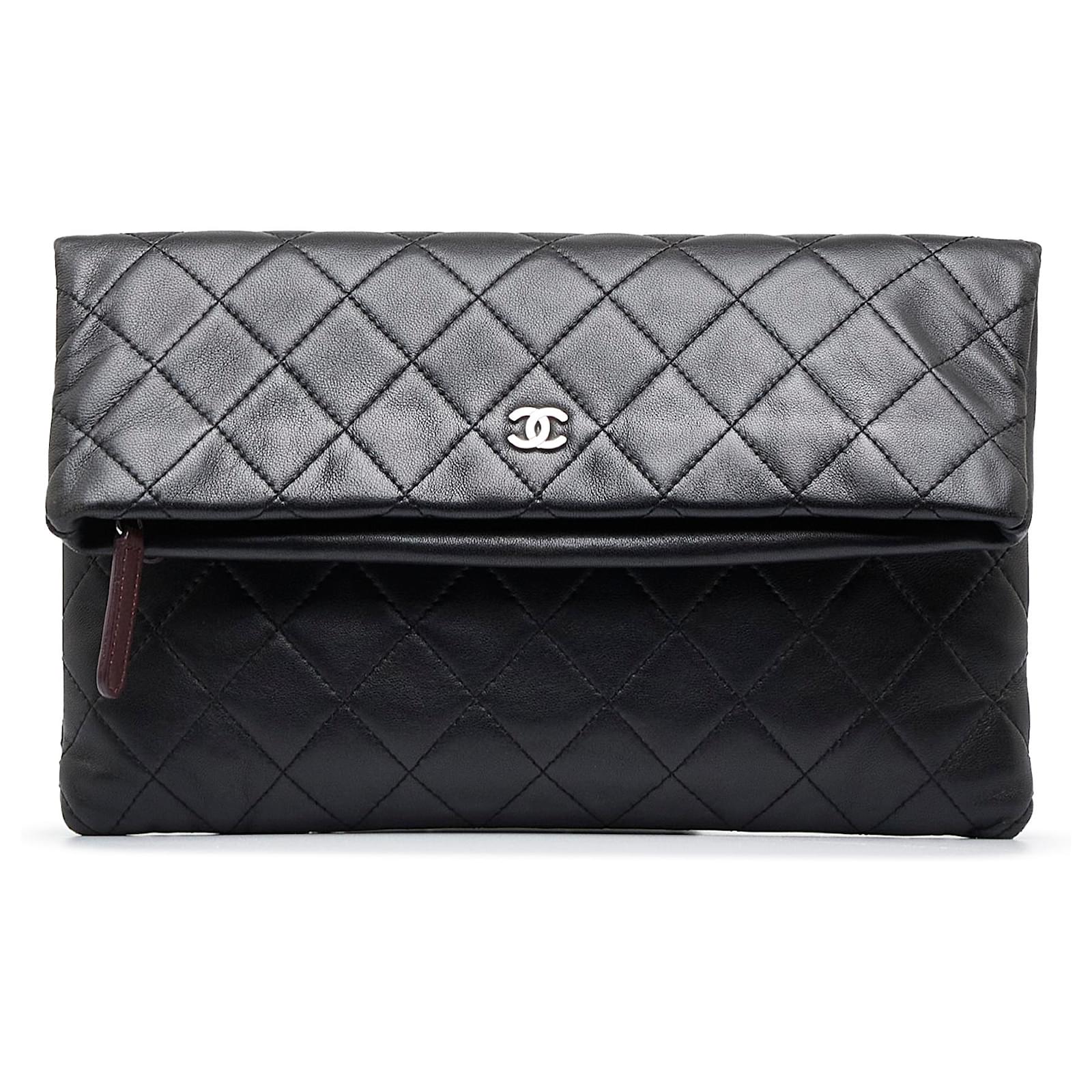 Chanel Black Fold Over Clutch Leather ref.1014143 - Joli Closet