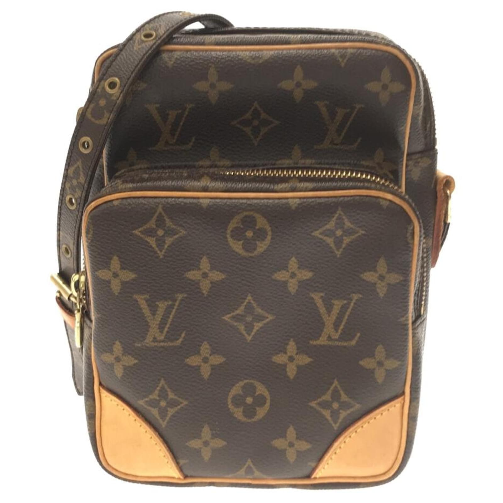 Louis Vuitton Popincourt Brown Gold Plated Shoulder Bag (Pre-Owned)