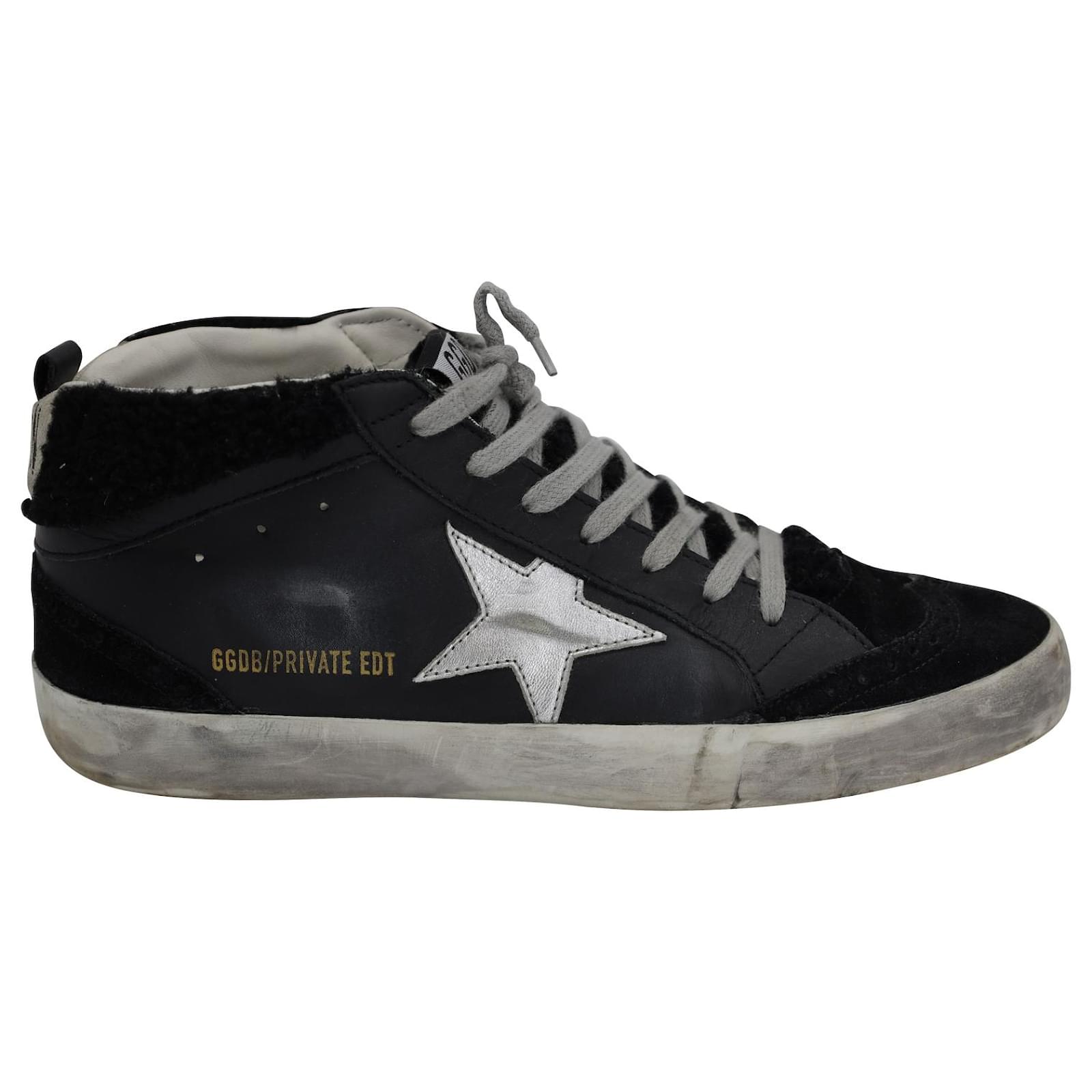 Golden Goose Mid Star Distressed Sneaker mit Lammfellbesatz aus schwarzem Leder