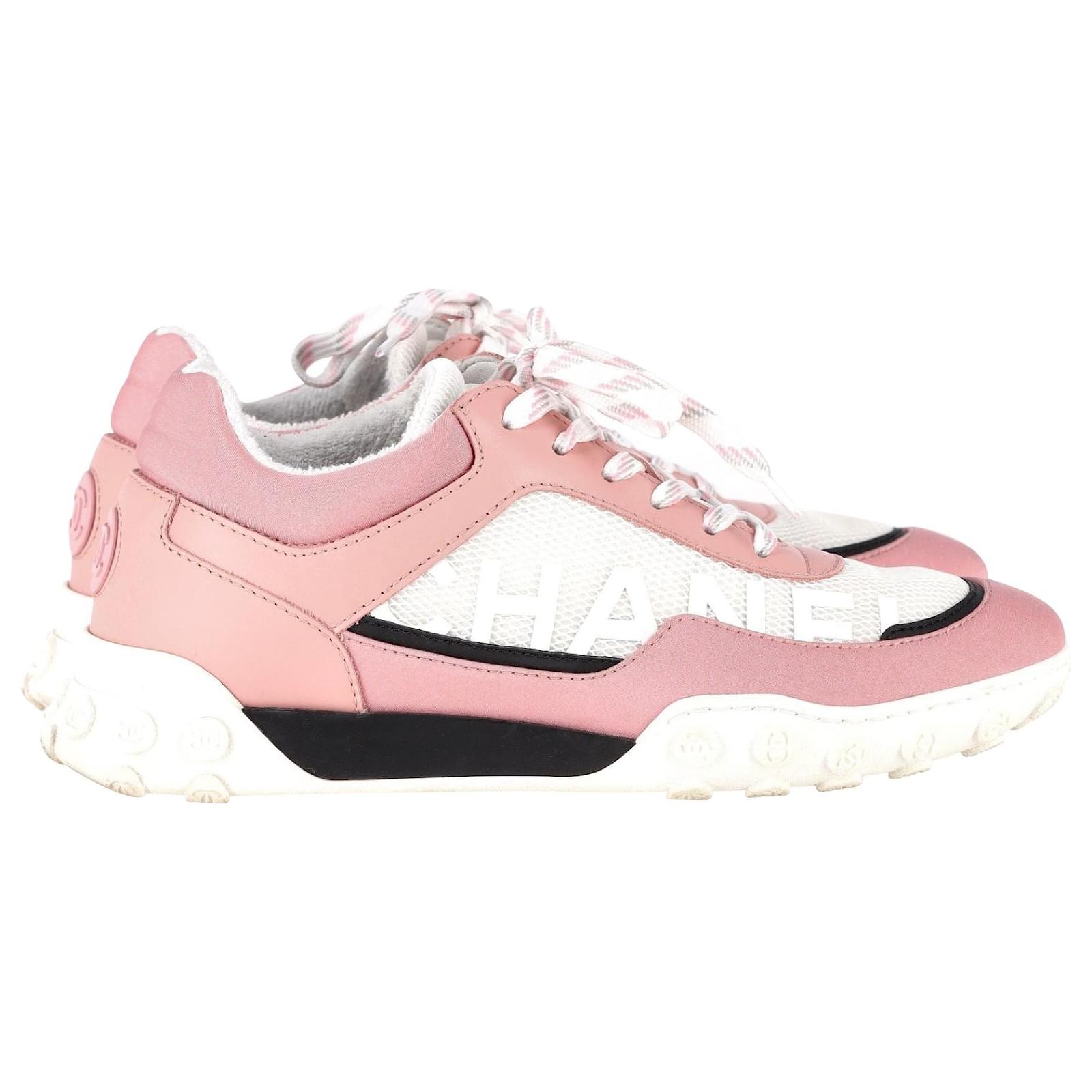 Tops Chanel Chanel CC Low-top Sneakers in Pink Leather, Satin, and Mesh