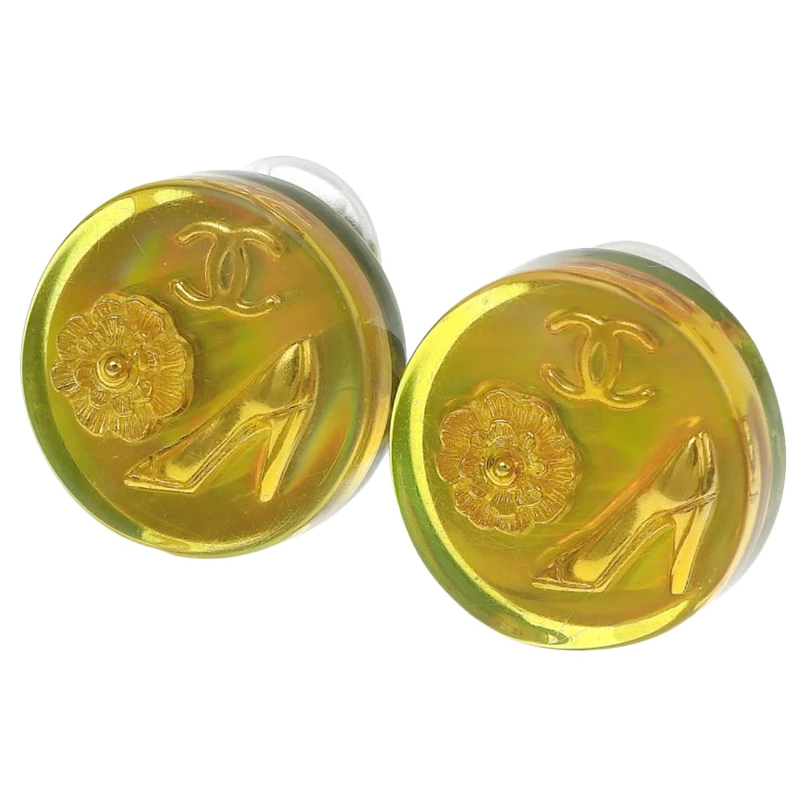 Chanel CC Icons Round Resin Earrings Golden Metal ref.1020587 - Joli Closet