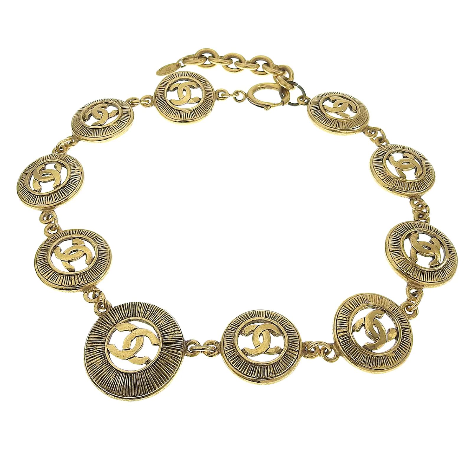 Chanel CC Sunburst Logo Medallion Necklace Golden Metal ref.1020594 - Joli  Closet