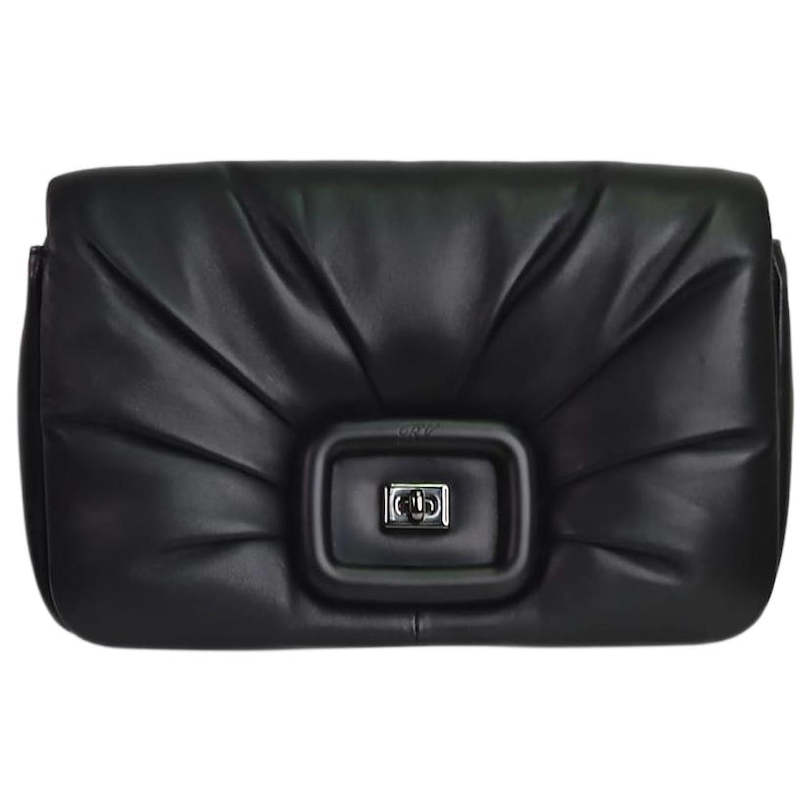 Viv Choc Leather Shoulder Bag in Black - Roger Vivier