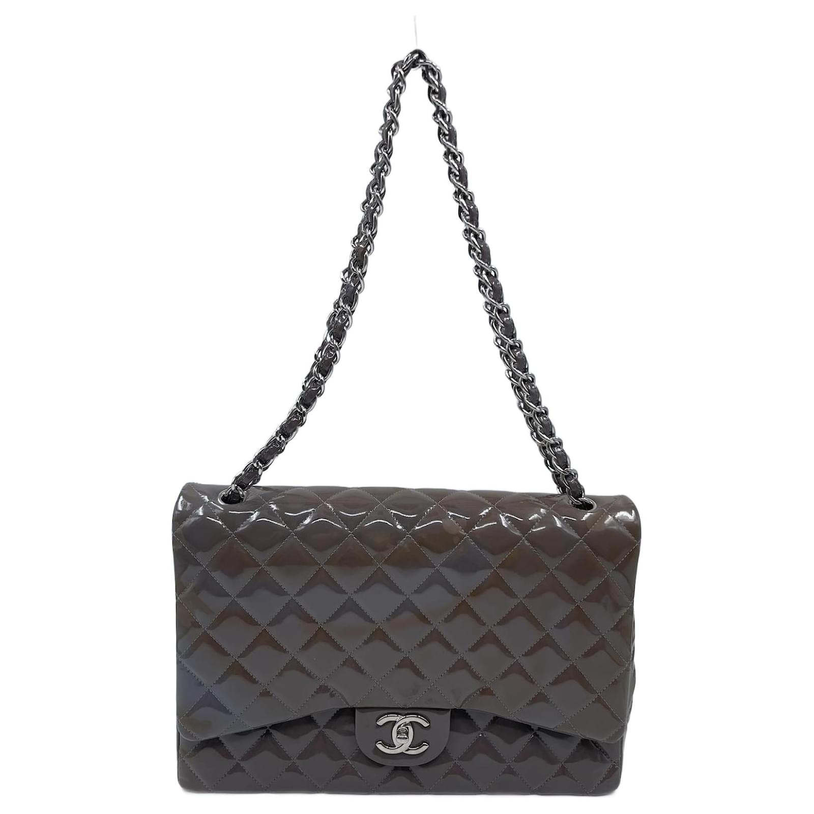 Grey Jumbo Leather Chanel Flap Bag ref.1025007 - Joli Closet