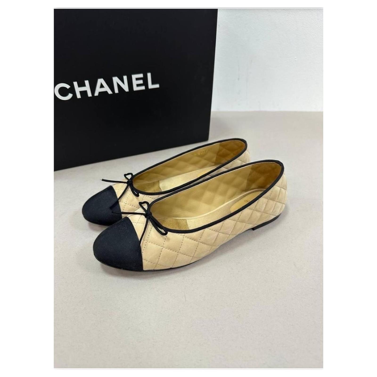 Chanel Beige Black Quilted Leather Ballet Flats ref.1027280 - Joli