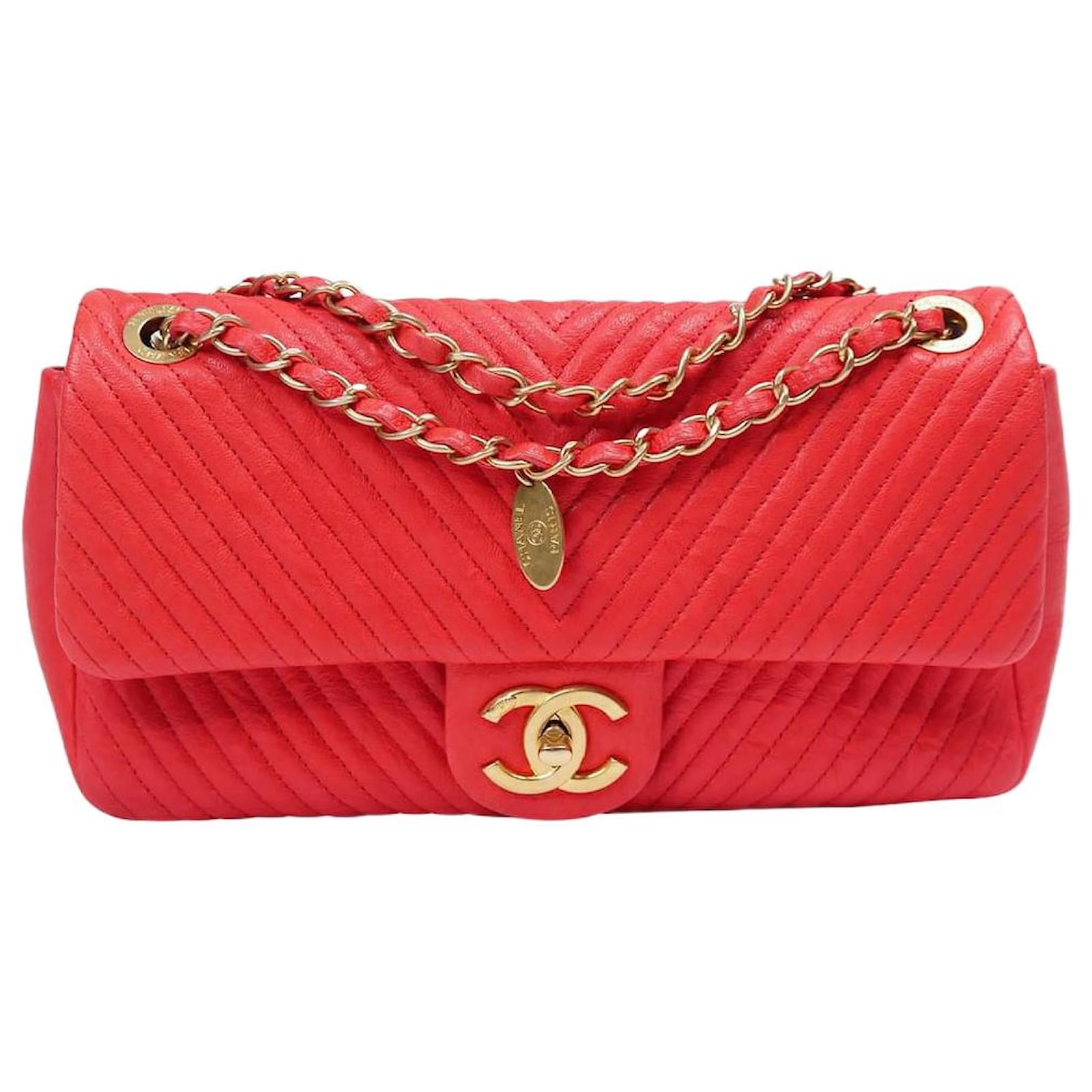 Chanel Red 2014-2015 chevron leather single flap handbag ref.1029970 - Joli  Closet