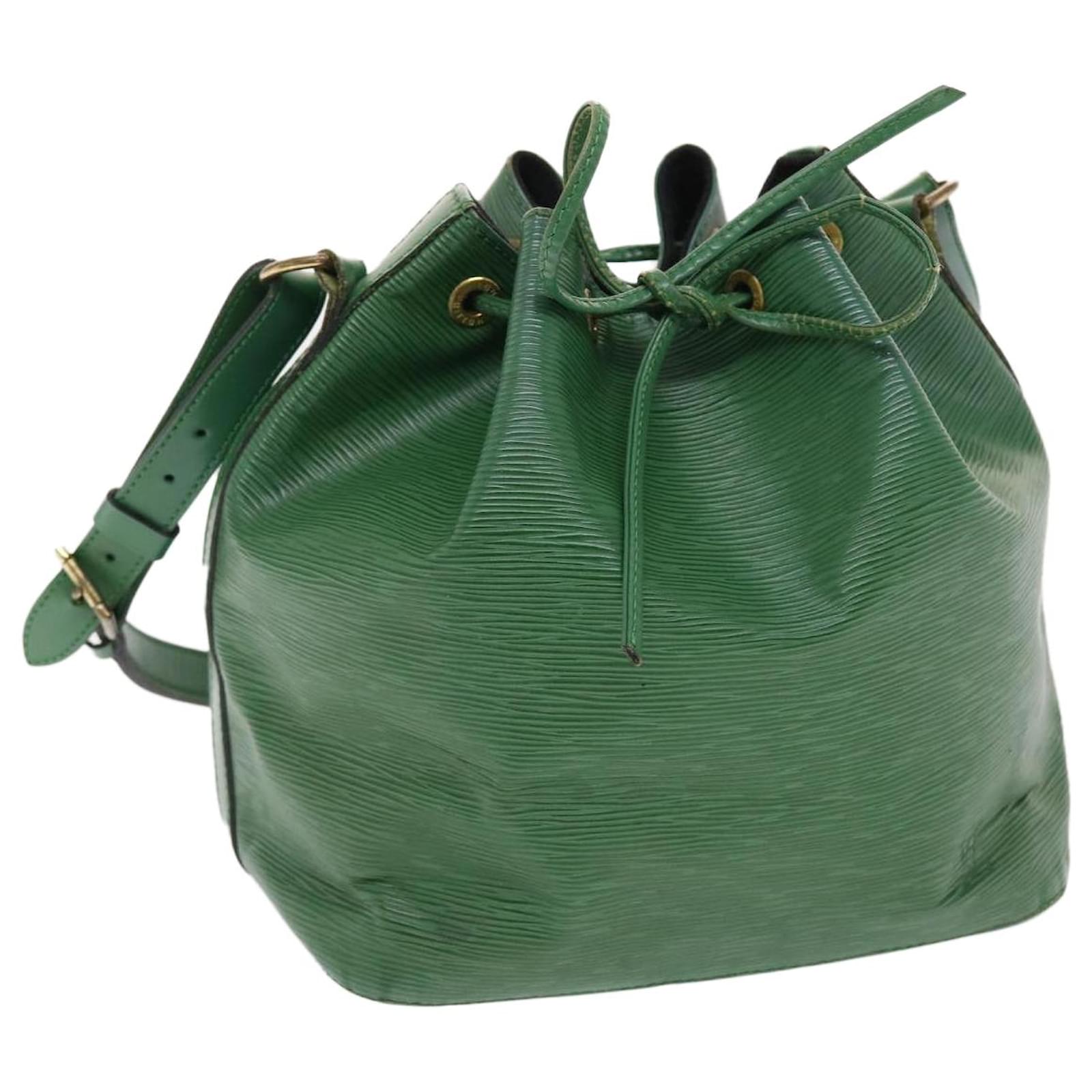 LOUIS VUITTON Epi Petit Noe Shoulder Bag Green M44104 LV Auth ep1280  Leather ref.1032439 - Joli Closet
