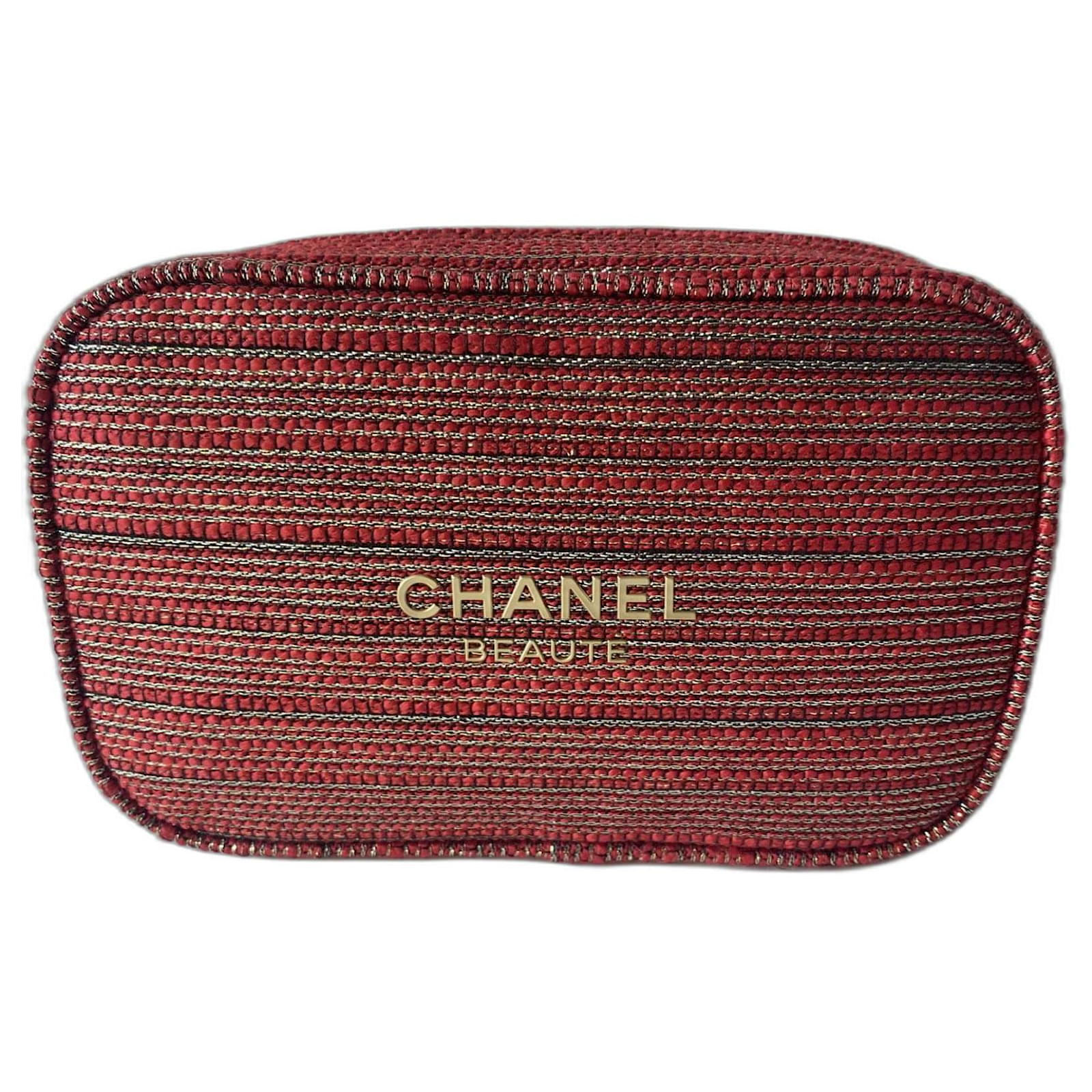 Chanel Clutch bags Red Golden Tweed ref.1032746 - Joli Closet