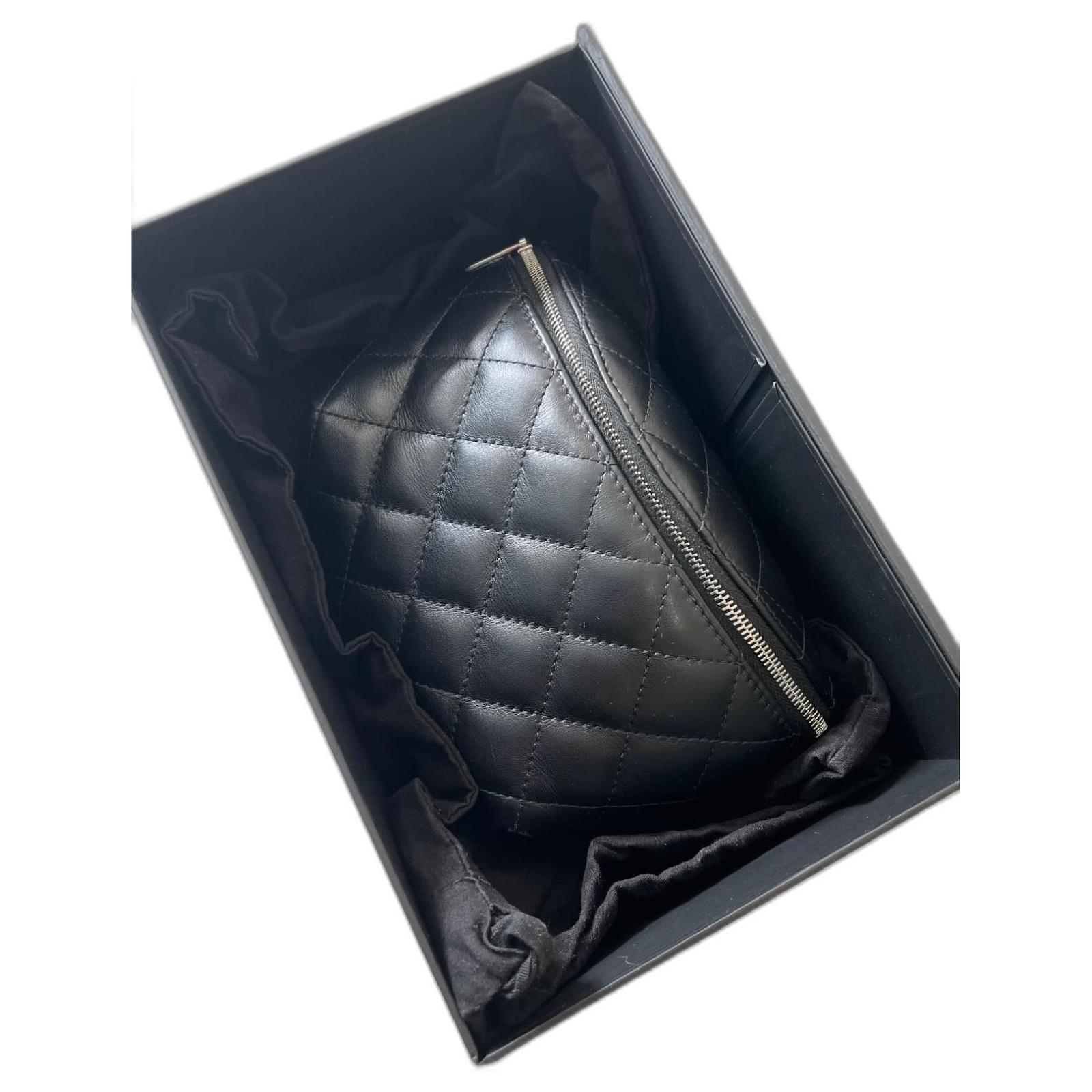 Cambon Chanel Pochette belt bag in black quilted leather Fur ref