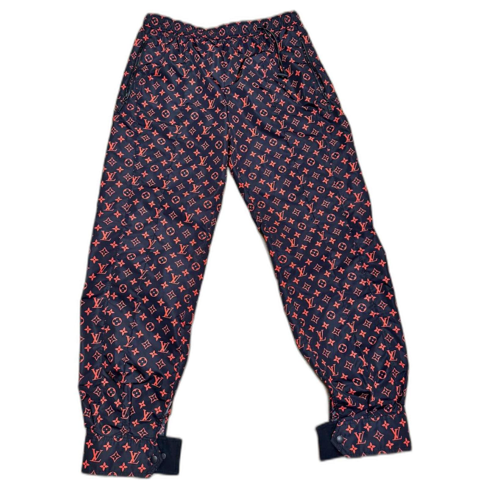 Louis Vuitton Pantalon de jogging Monogram Polyamide Noir Rouge ref.1034037  - Joli Closet