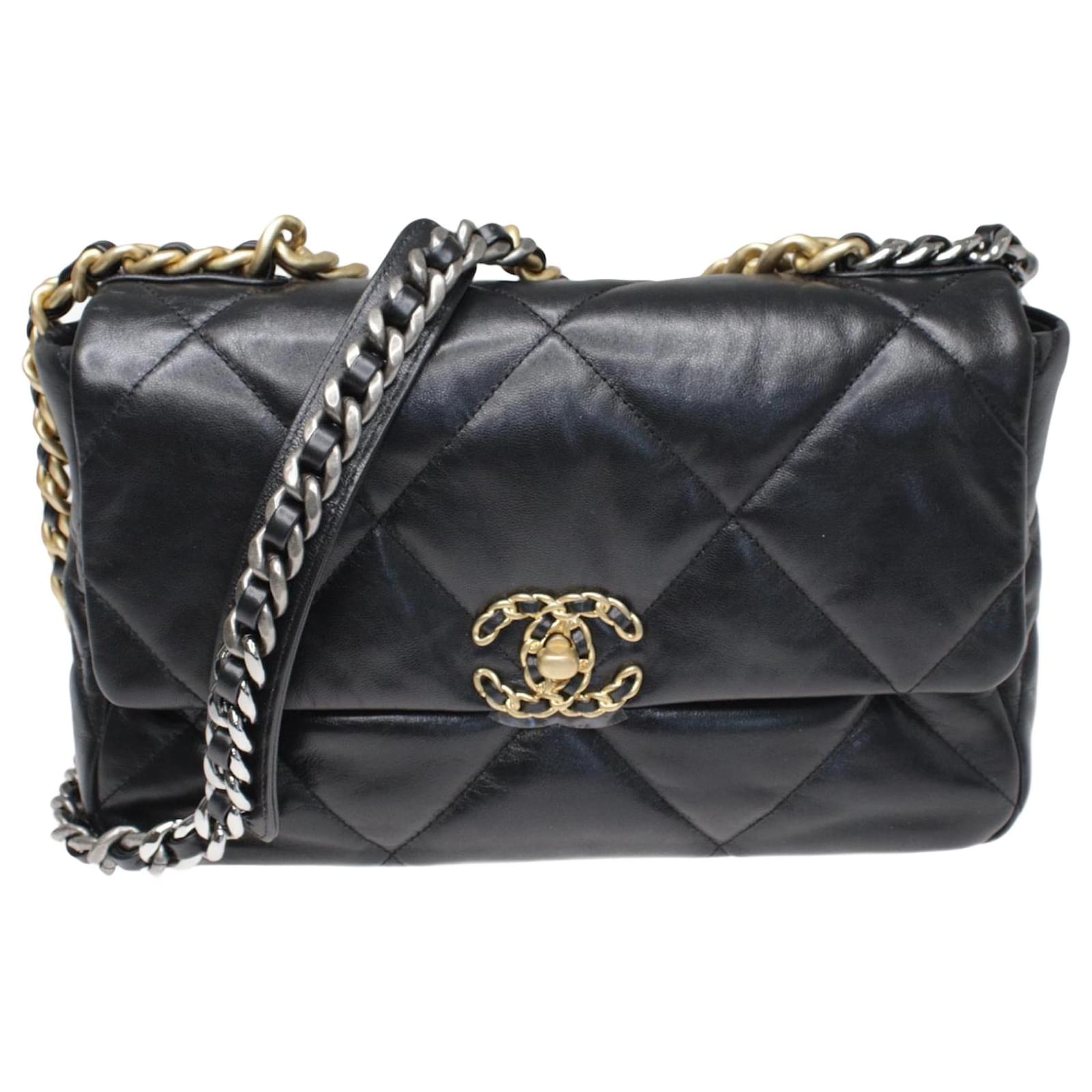 Chanel Black large 19 flap bag Leather ref.1035078 - Joli Closet