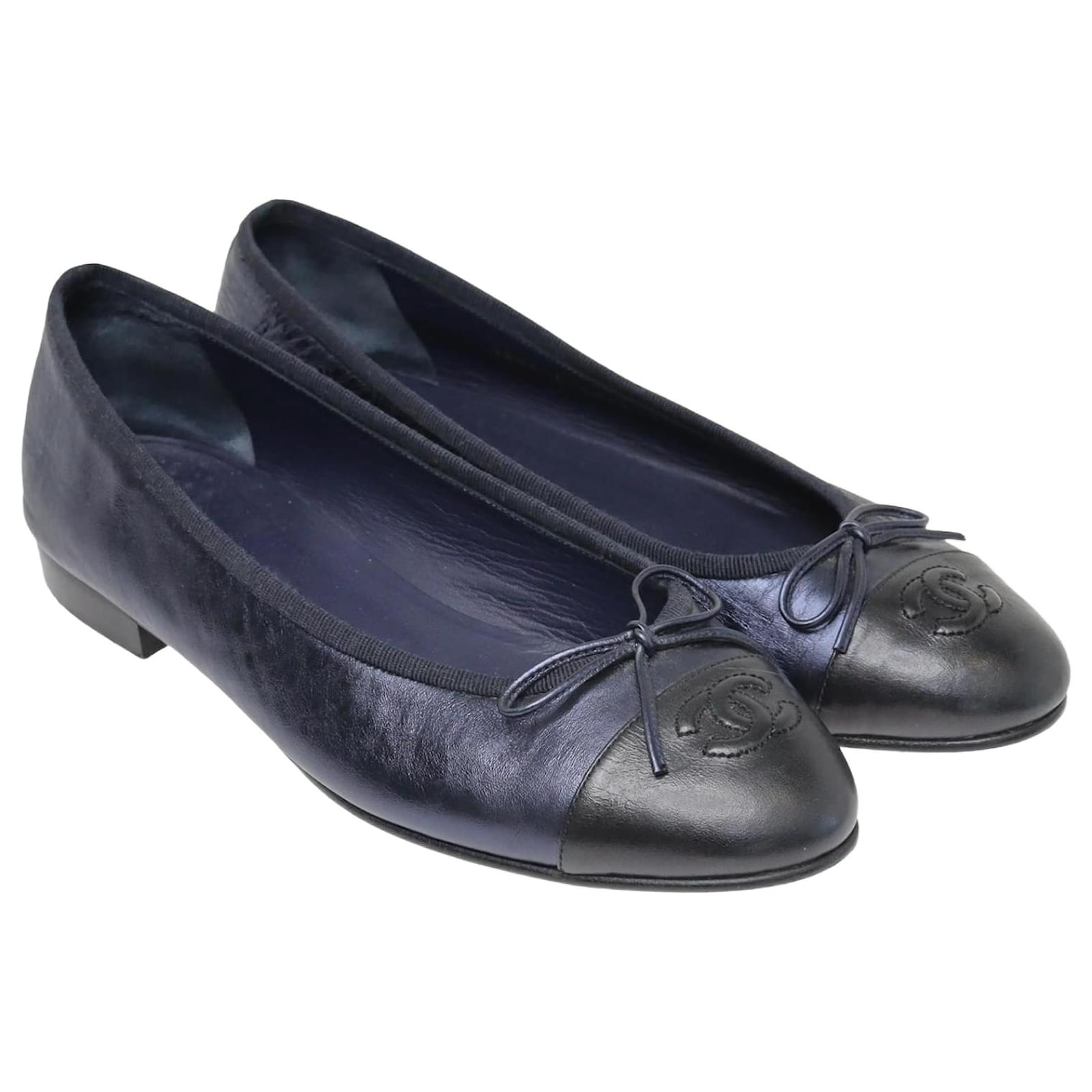 CHANEL Navy Blue Interlocking CC Logo Leather Loafers Shoes Flats