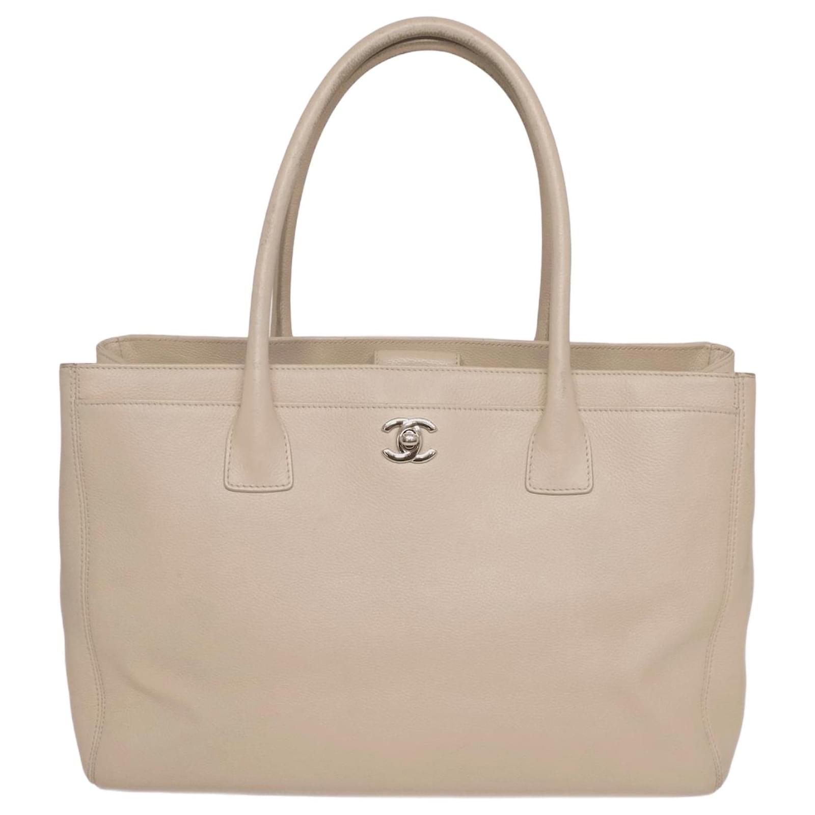 Chanel Cream Executive Cerf Tote Bag Leather ref.1035597 - Joli Closet
