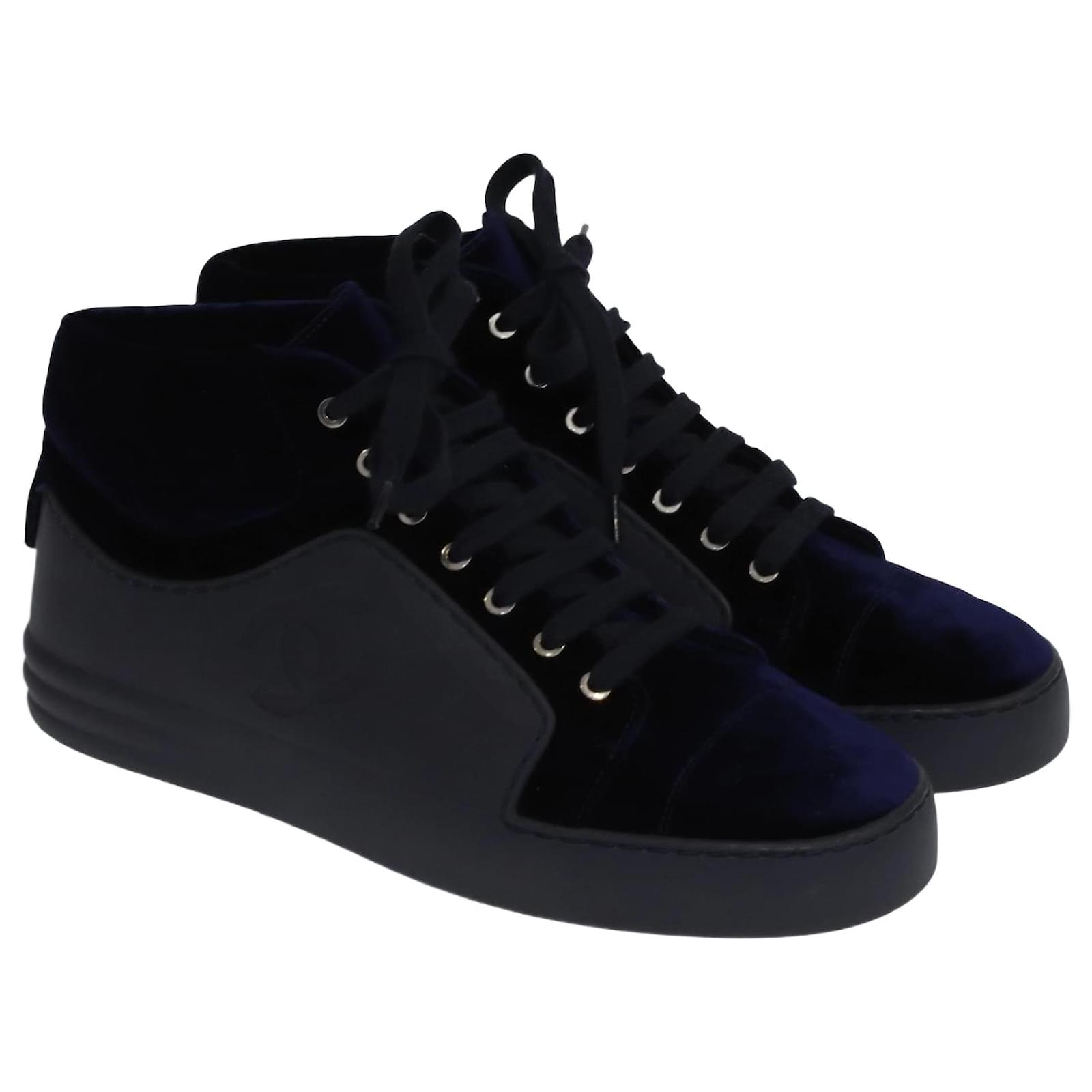 Chanel Navy Blue CC High Top Sneakers Rubber ref.1035603 Joli Closet