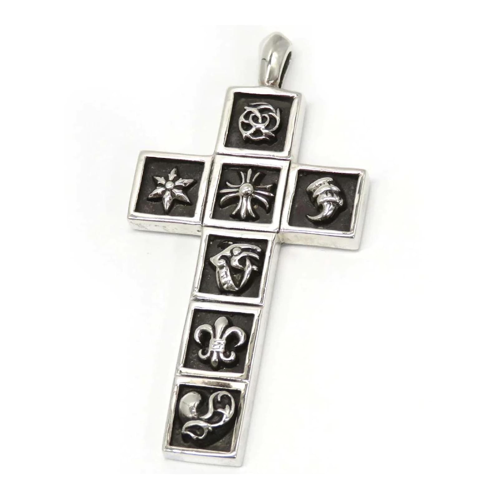CHROME HEARTS シルバーポリッシングクロスとチャーム Chrome Hearts Multi-framed Cross Pendant Silvery Silver Metal ref