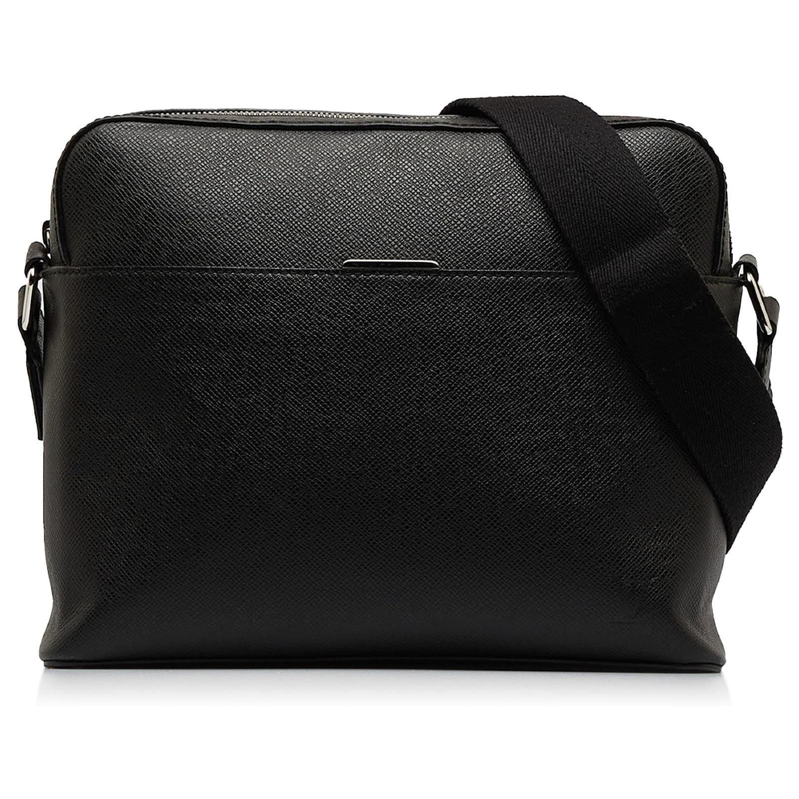 Louis Vuitton Black Taiga Anton Messenger PM Leather ref