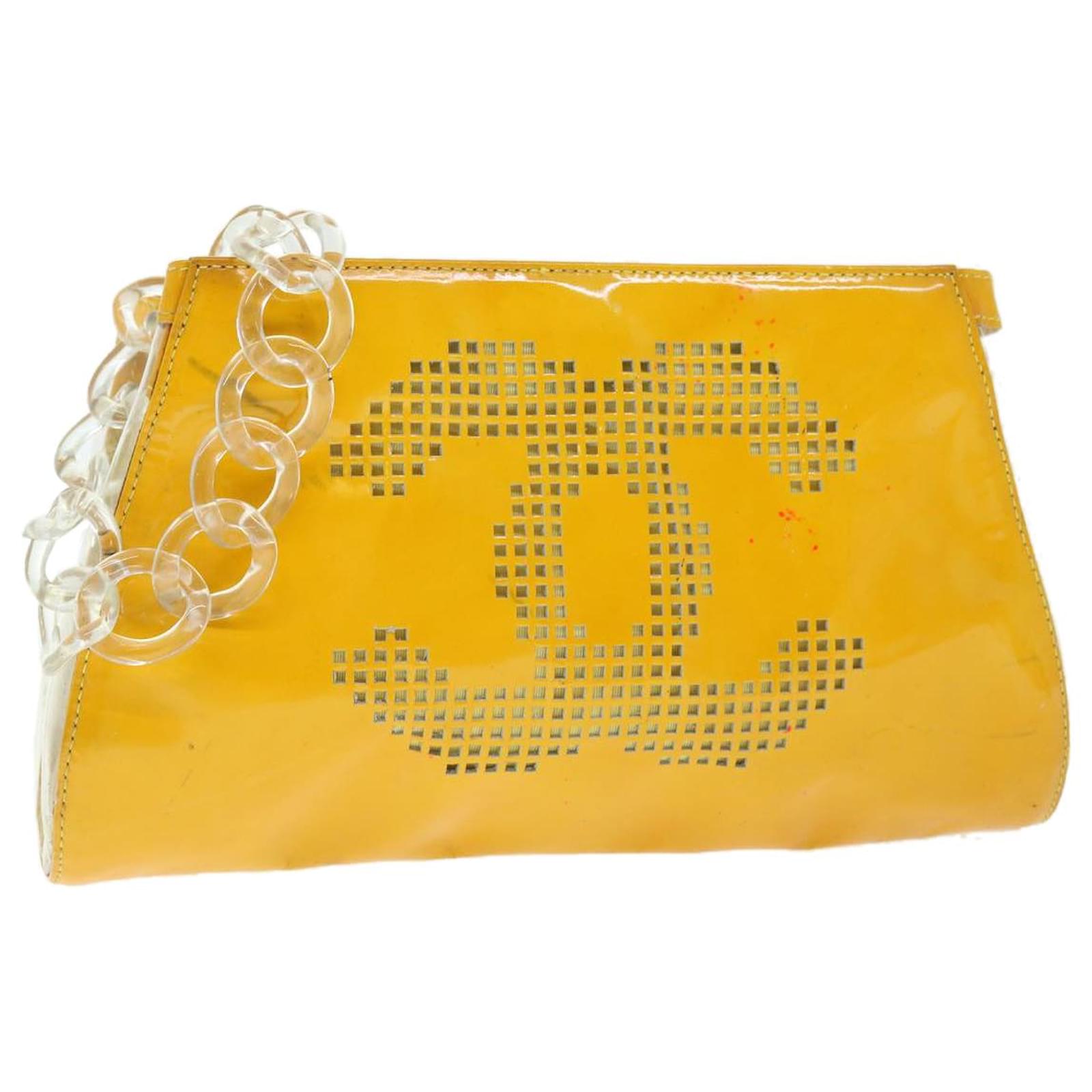 CHANEL Pouch Patent leather Yellow CC Auth bs7672 ref.1043942