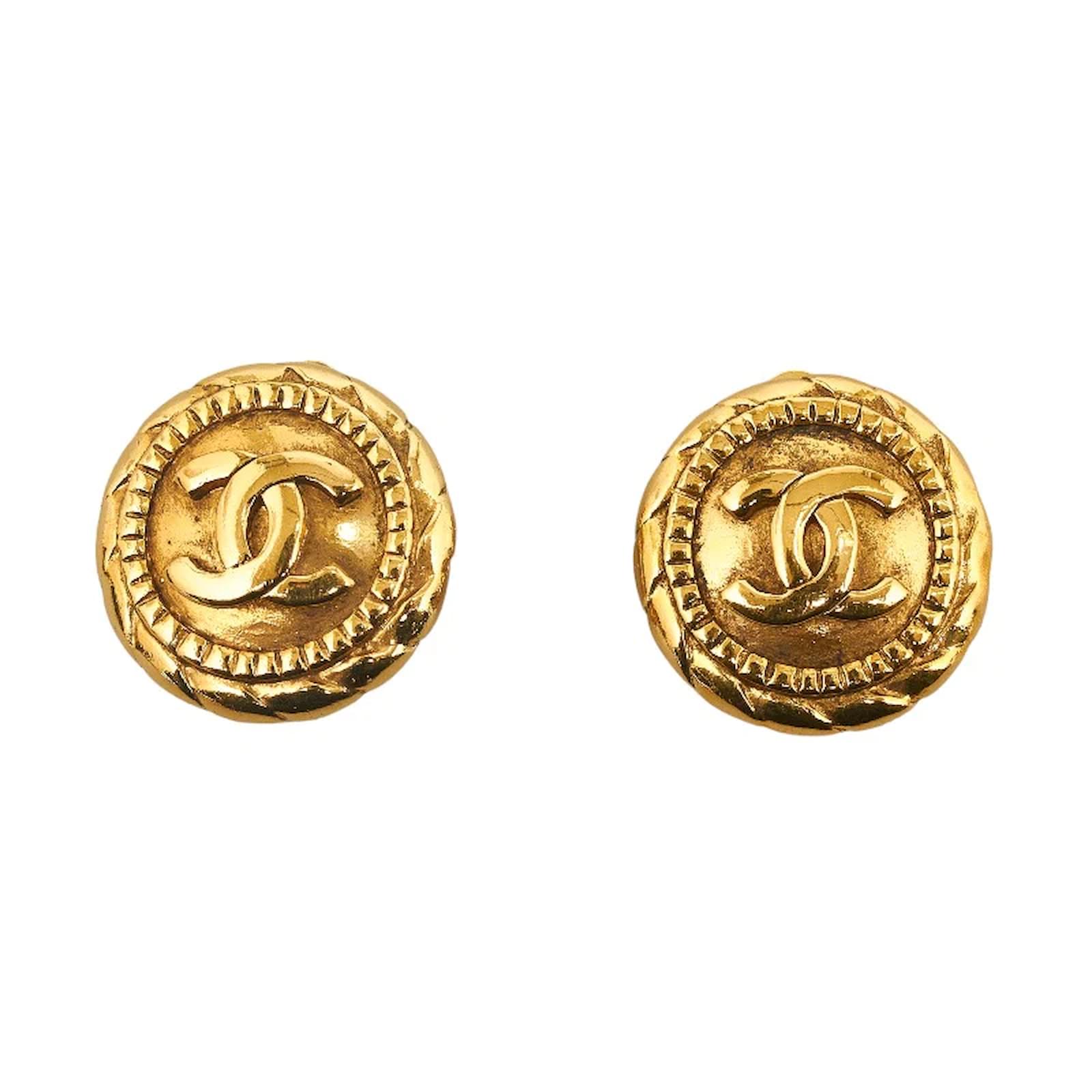 Chanel CC Clip On Earrings Golden Metal ref.1044323 - Joli Closet