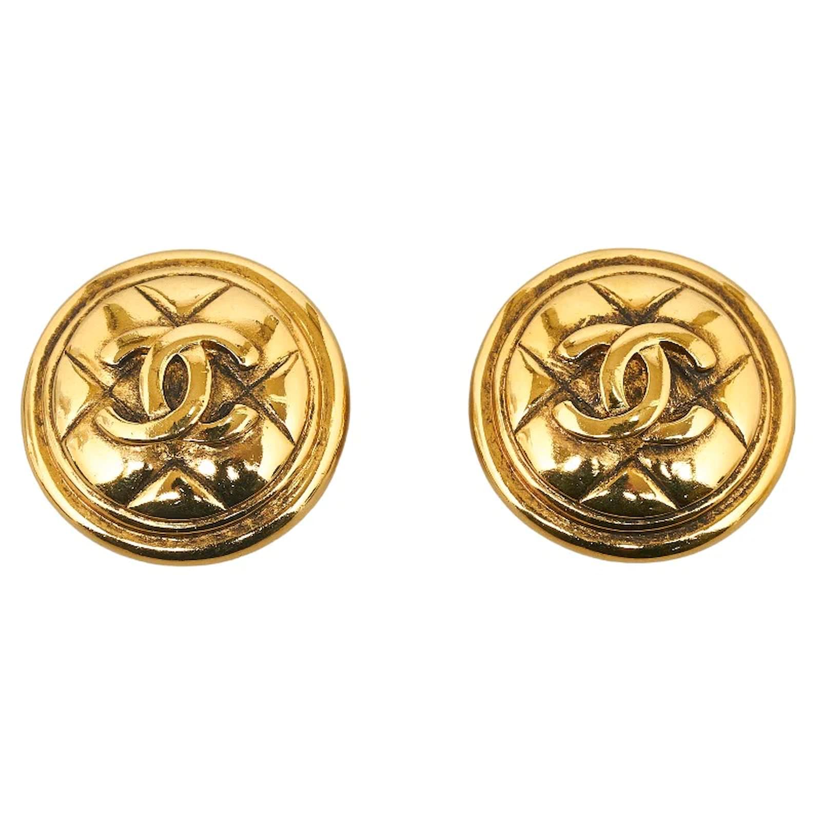 Chanel CC Clip On Earrings Golden Metal ref.1044327 - Joli Closet