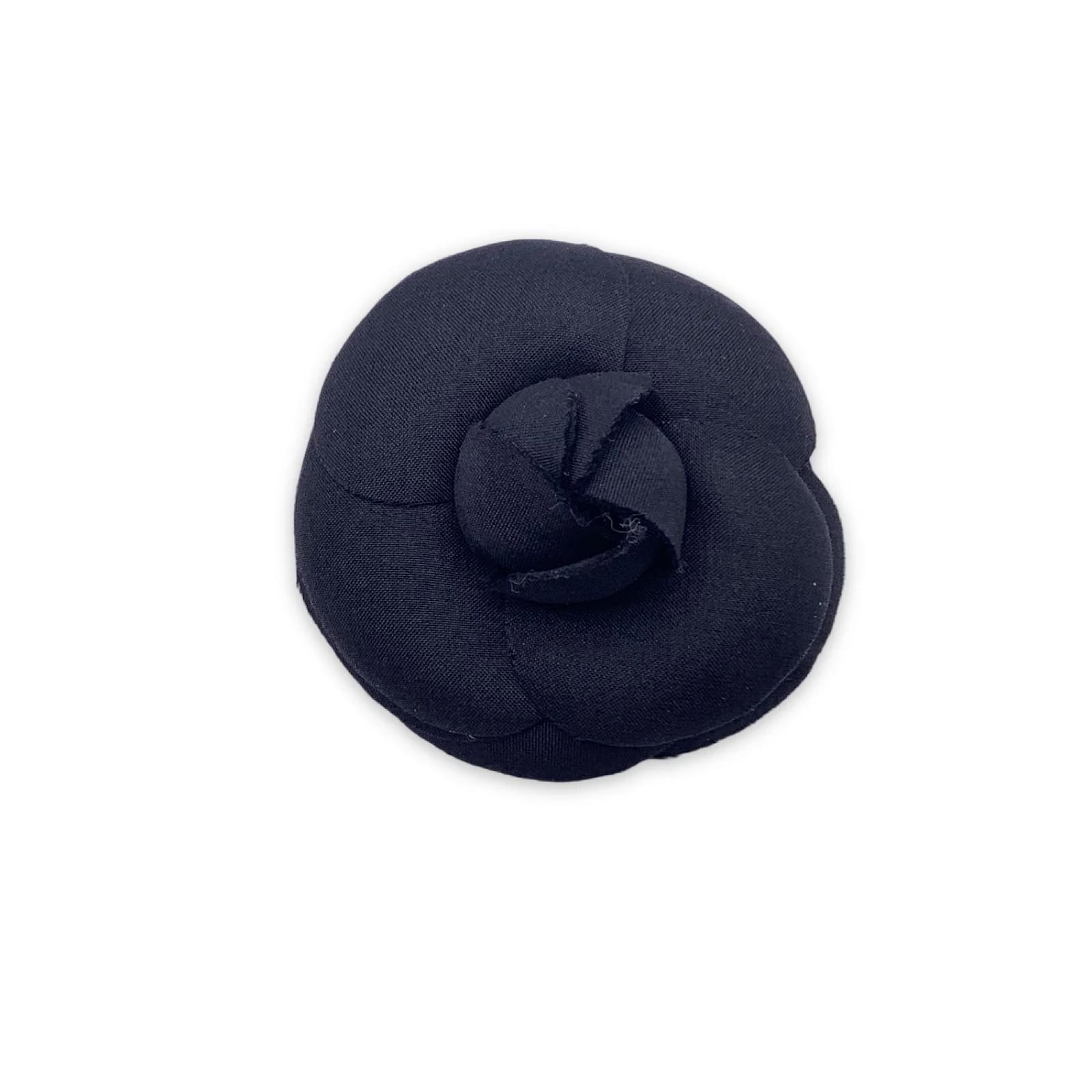 Chanel Vintage Black Silk Small Camelia Camellia Flower Pin Brooch  ref.1046658 - Joli Closet