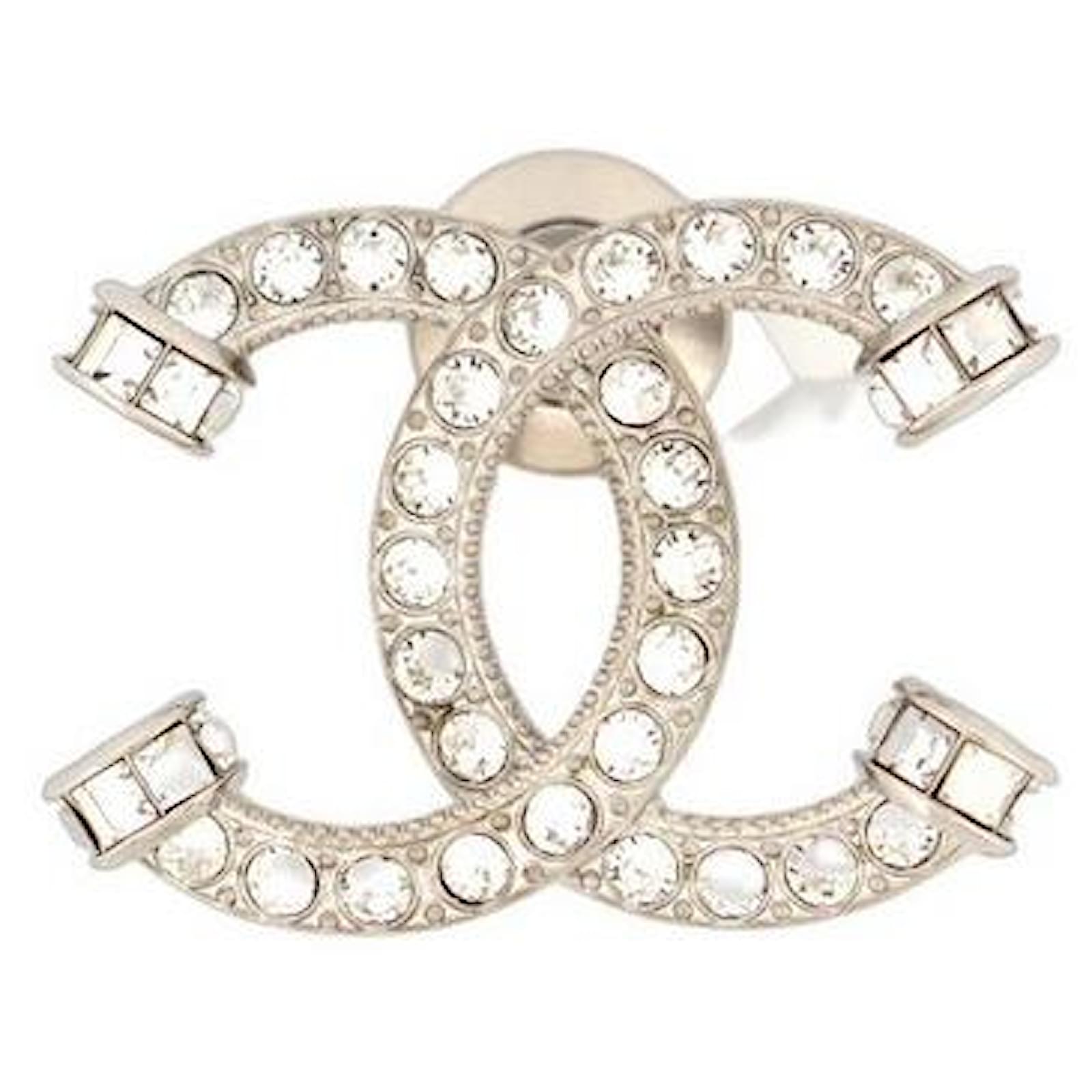 Chanel Crystal, Strass and Pale Gold Metal CC Star Brooch , Contemporary Jewelry (Like New)