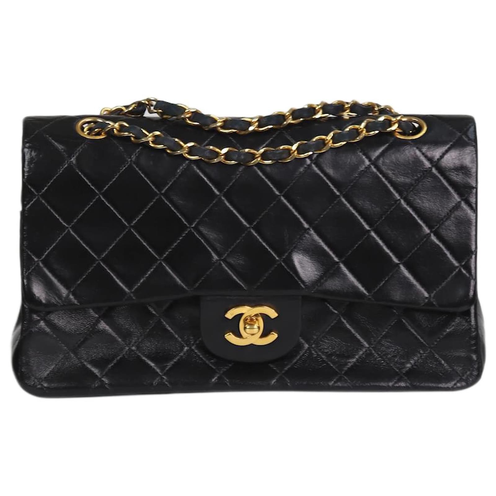 Chanel Black 1989-1991 vintage medium lambskin Classic gold hardware lined flap  bag Leather ref.1048866 - Joli Closet