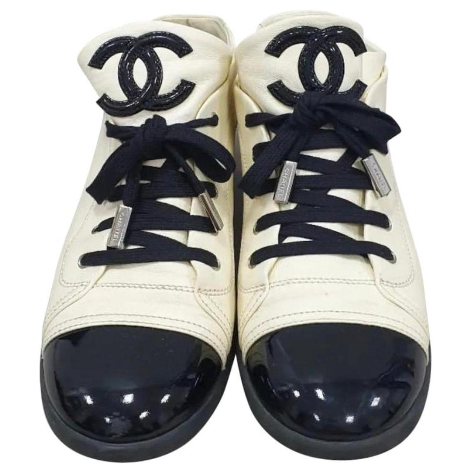 Sneakers Chanel Chanel White Black Patent Leather Captoe CC Logo Sneakers