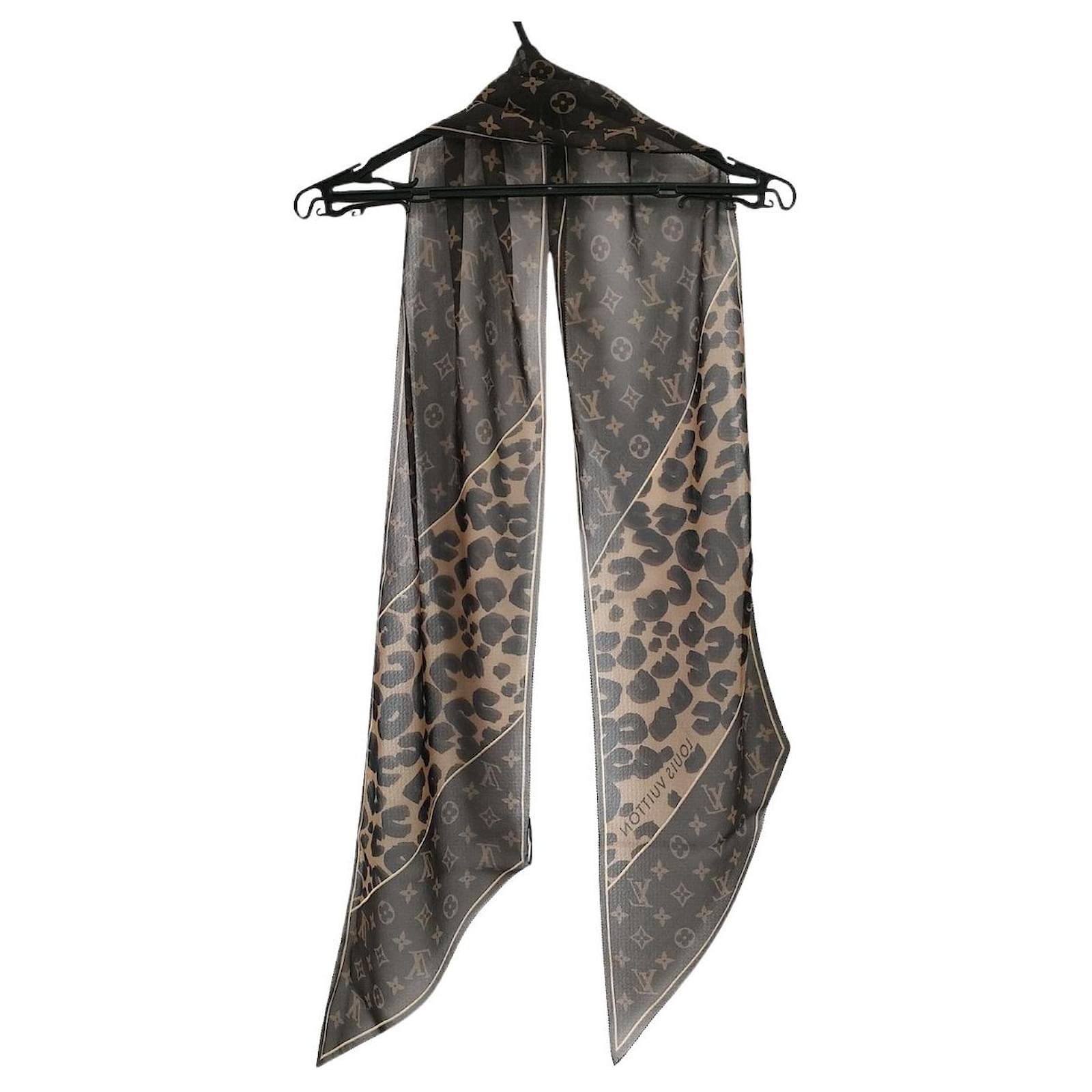 LOUIS VUITTON silk Fringe logo Stall Brown