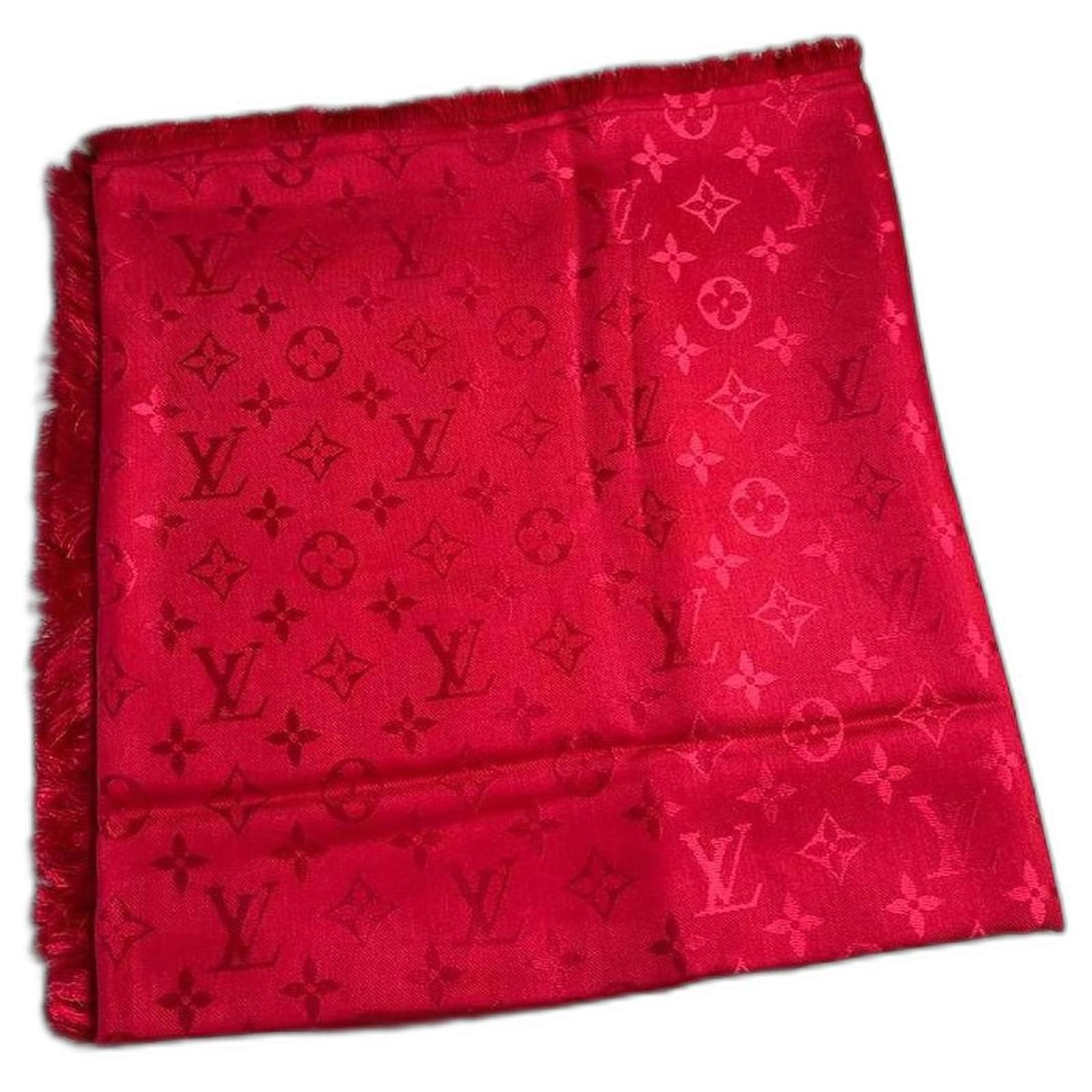 CHALE Monogram LOUIS VUITTON Red Silk Wool ref.1052582 - Joli Closet