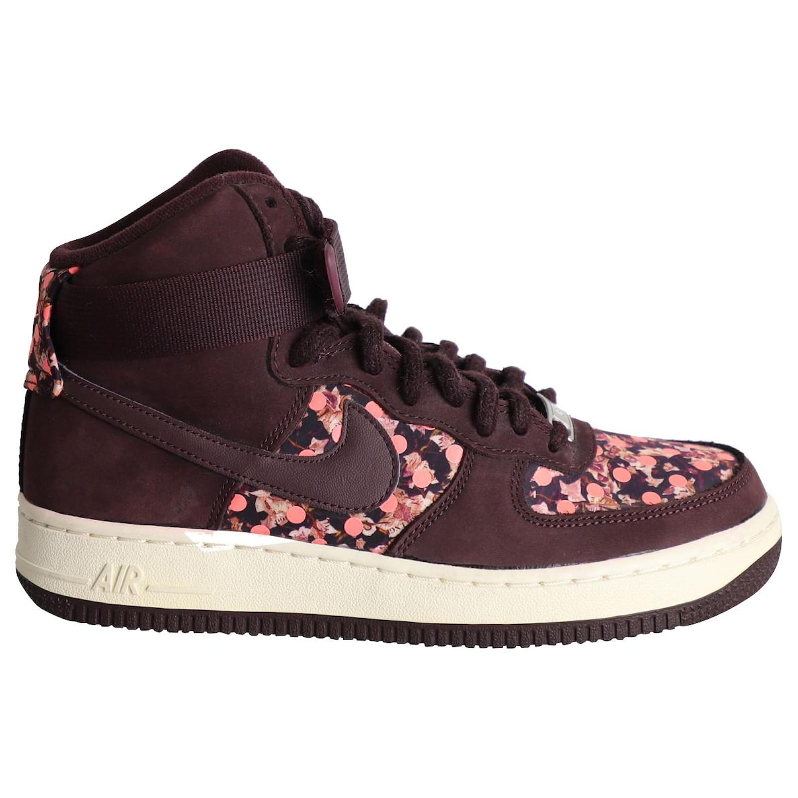 Basket Nike Air Jordan Air Force One Bordeau Femme Nike Air Force