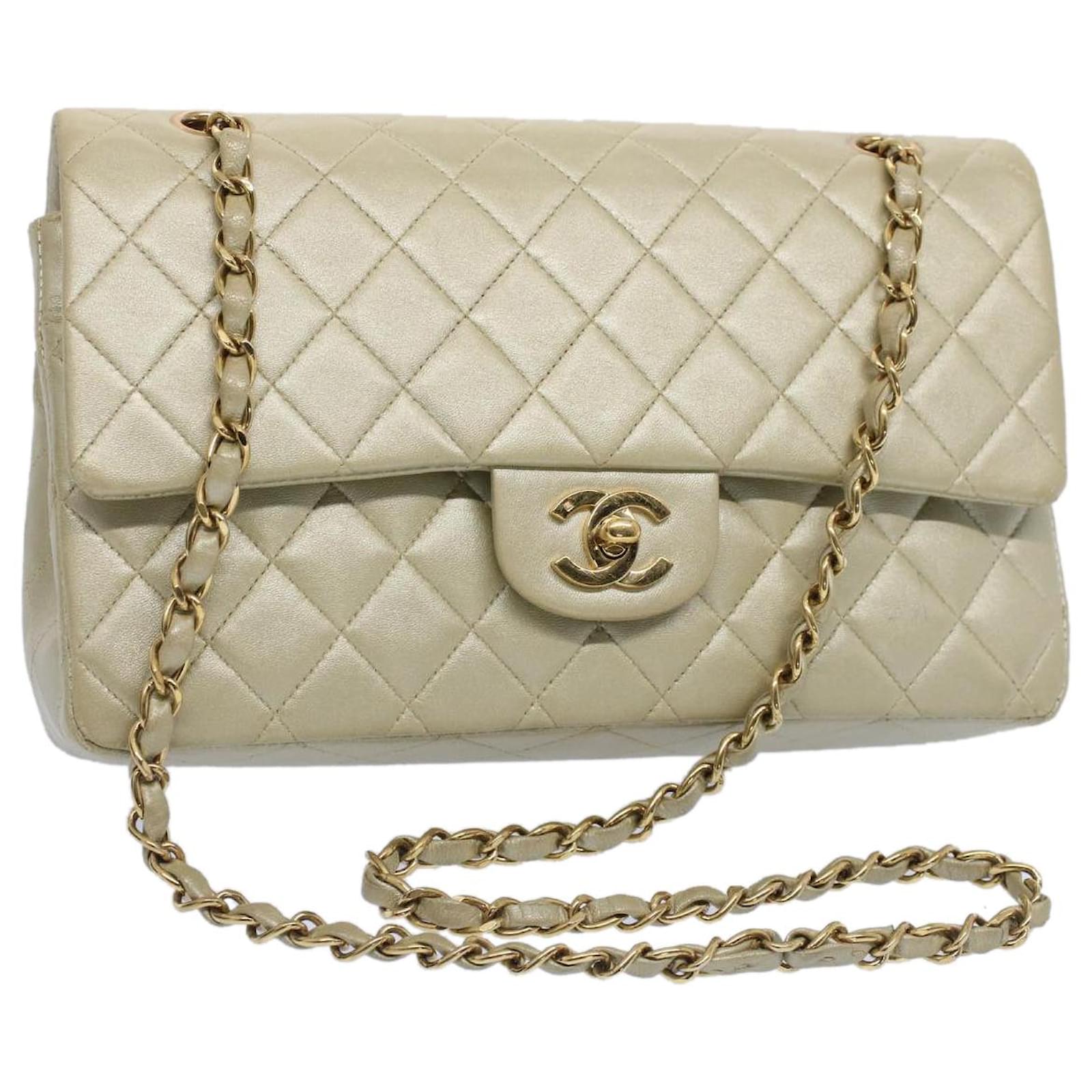 Chanel Matelassé 25 lined Chain Flap Shoulder Bag Lamb Skin Gold CC Auth  51277a Golden Leather ref.1054804 - Joli Closet
