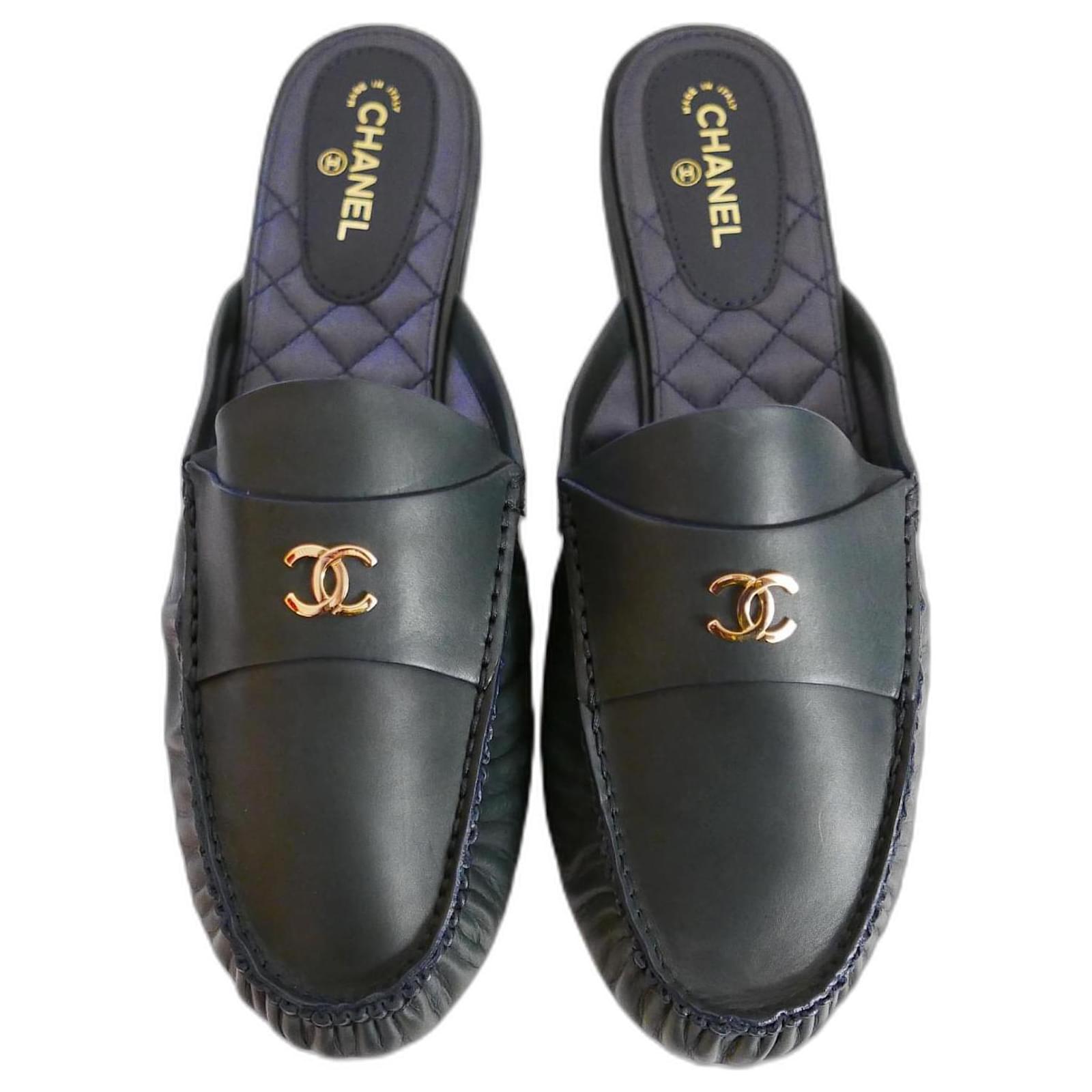 Chanel CC logo mules moccasins Blue Leather ref.1056916 - Joli Closet