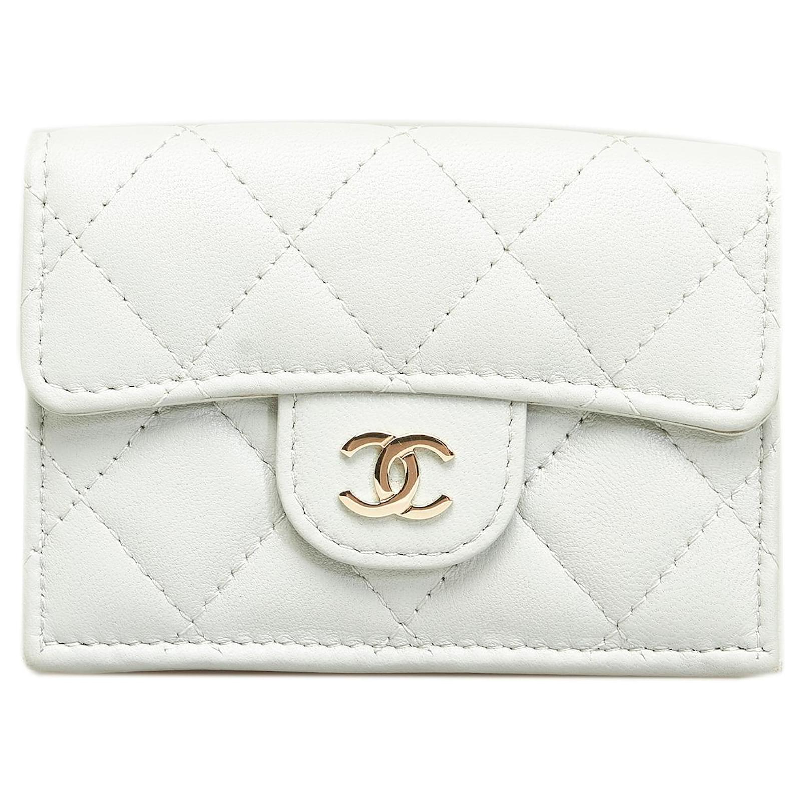 Chanel Gray CC Lambskin Trifold Flap Wallet Grey Leather ref.1057245 - Joli  Closet