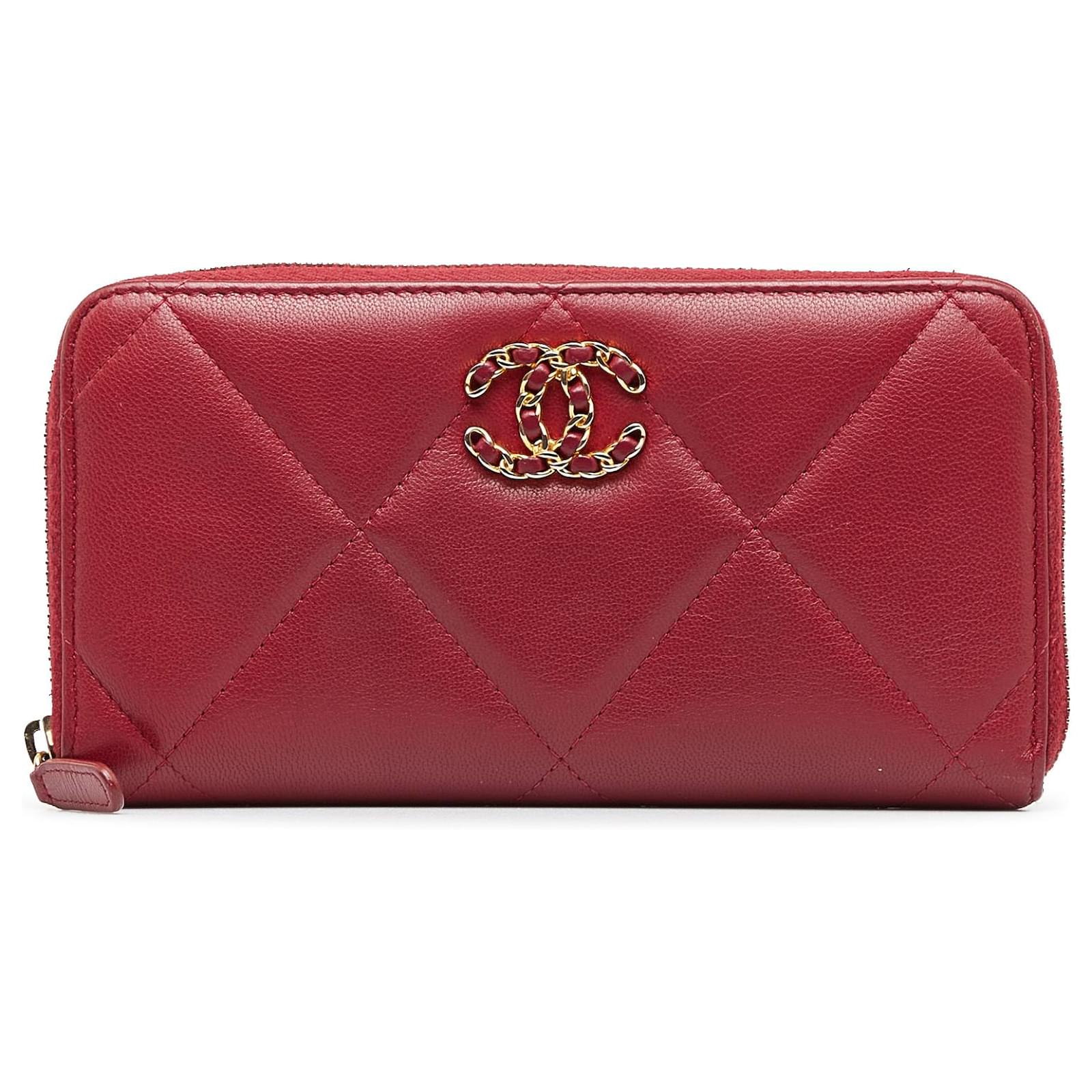 Chanel red 19 Zip around Wallet Leather ref.1057251 - Joli Closet