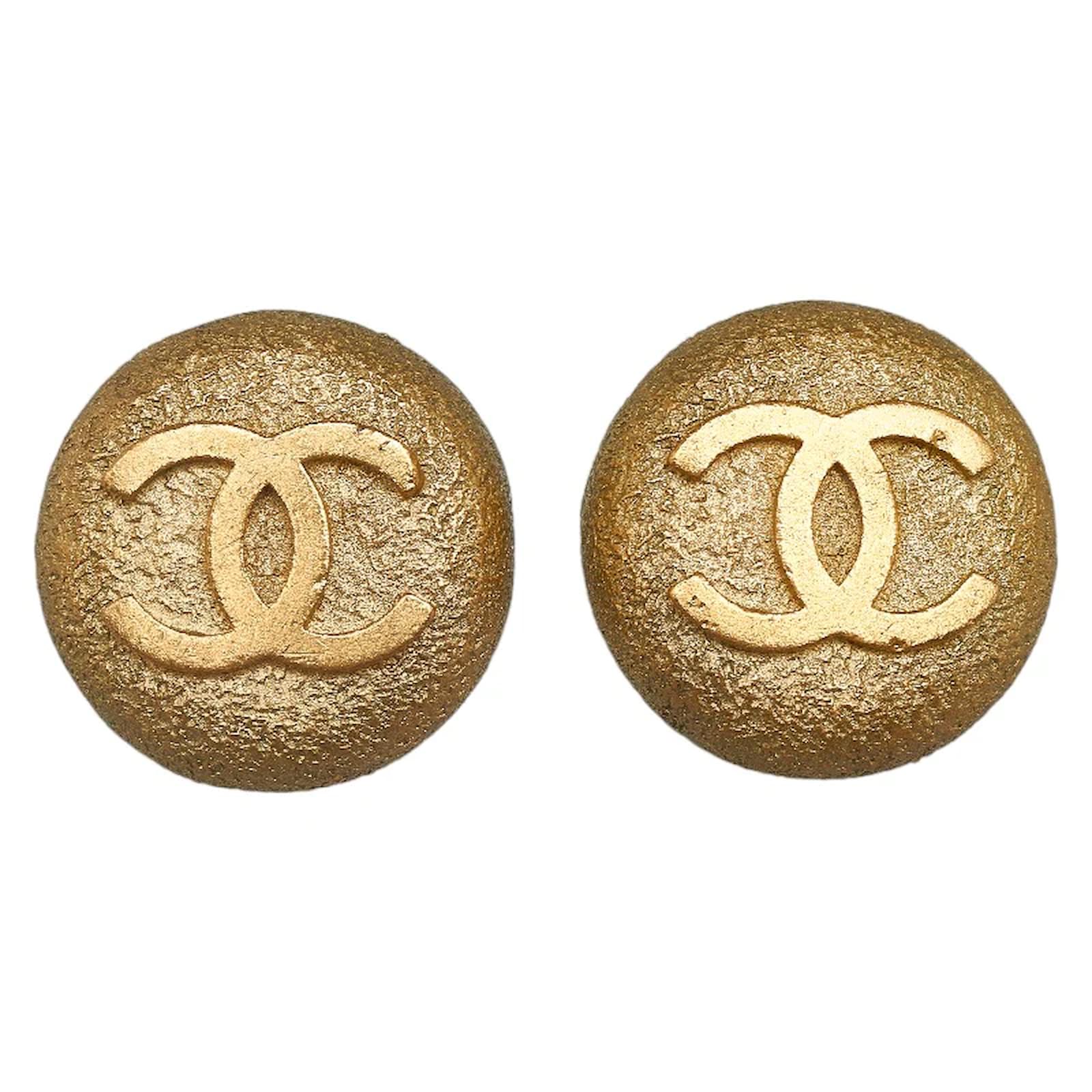 Chanel CC Clip On Earrings Golden Metal ref.1061059 - Joli Closet