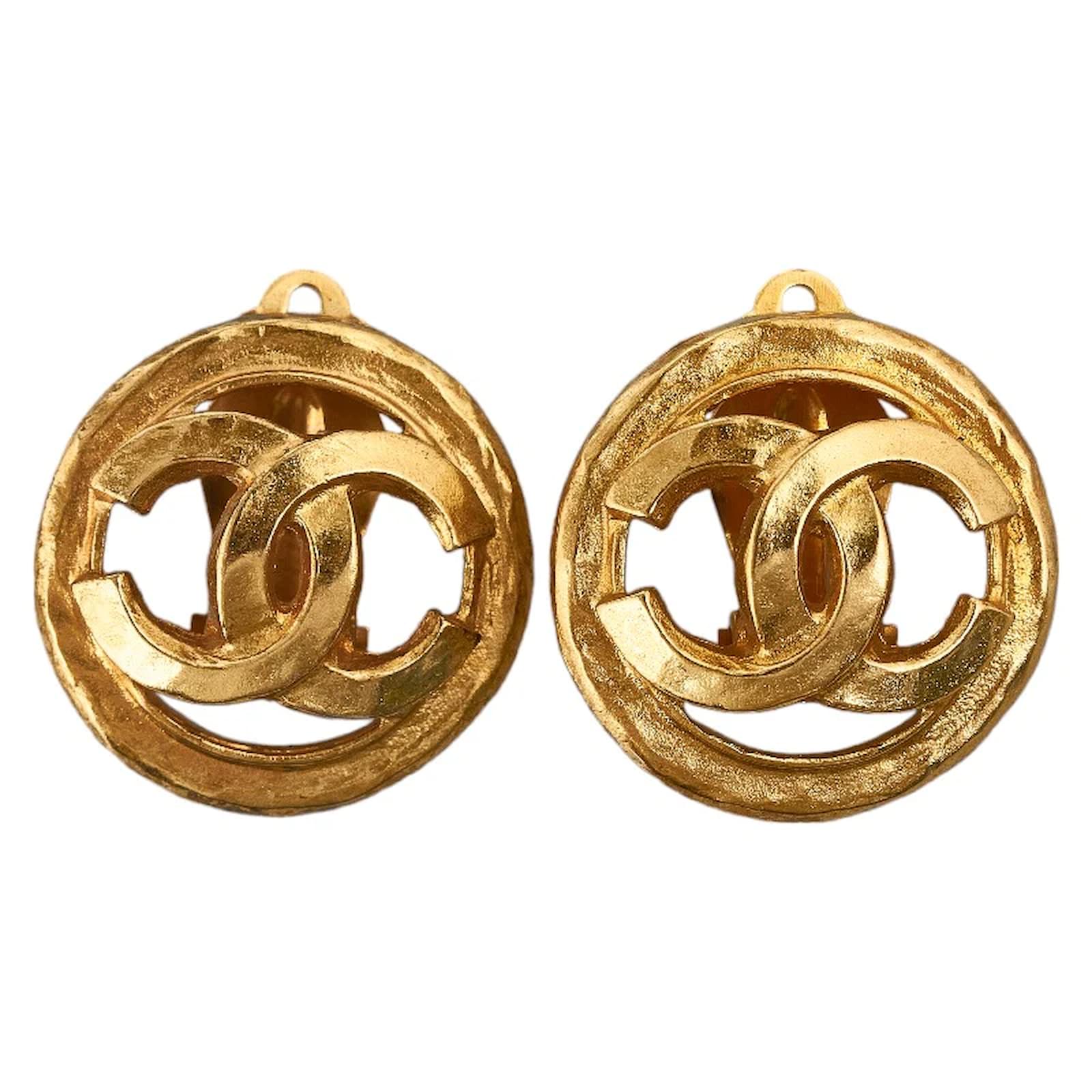 Stud earrings - Metal & resin, gold & pink — Fashion