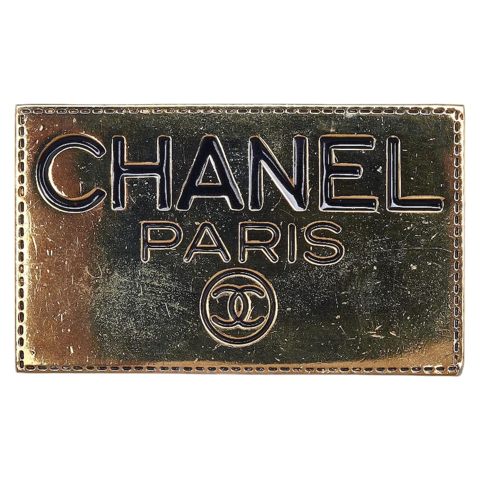 Chanel Logo Plate Brooch Golden Metal ref.1061203 - Joli Closet