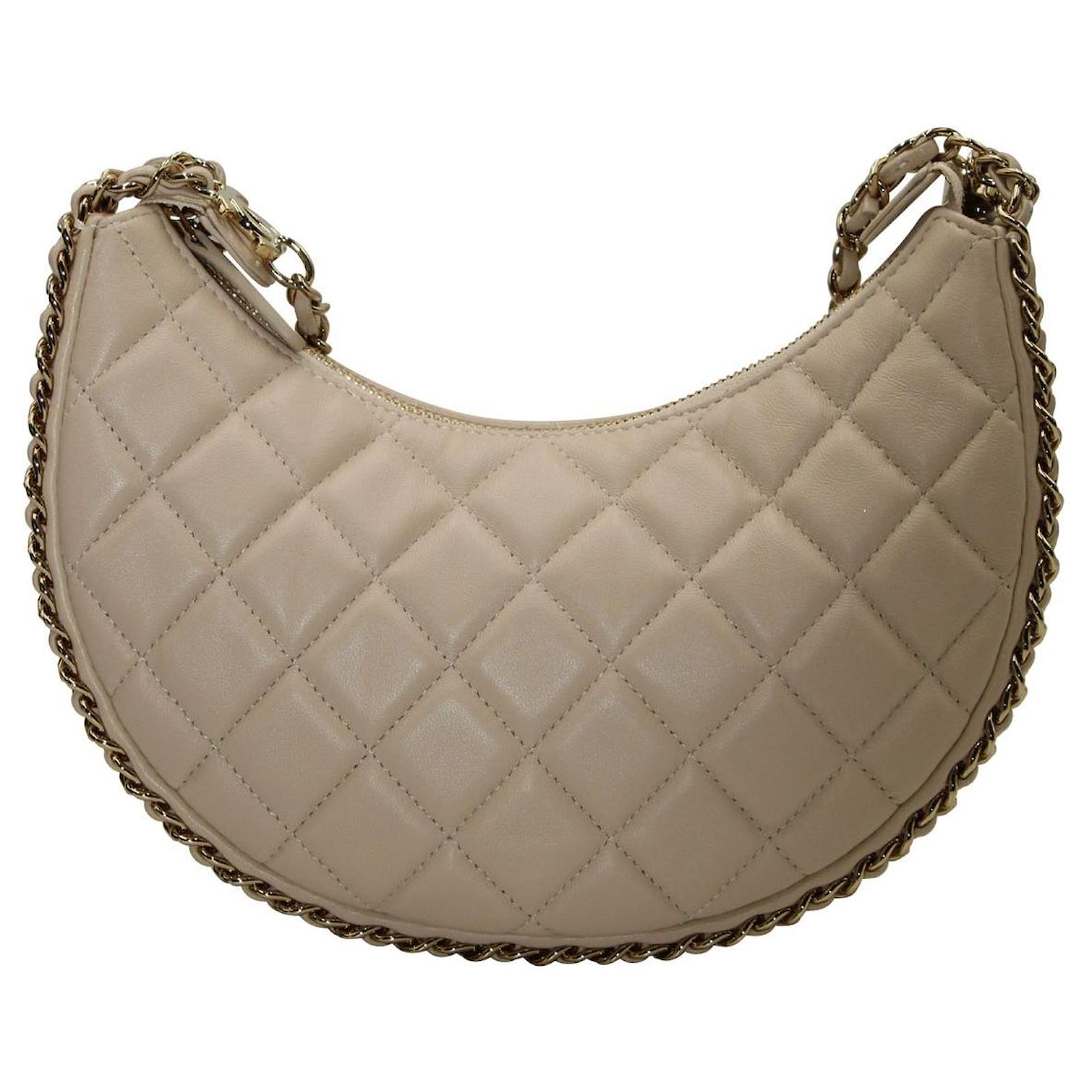 Handbags Chanel Chanel Moon Small Hobo Bag in Beige Leather Size Unique Inter