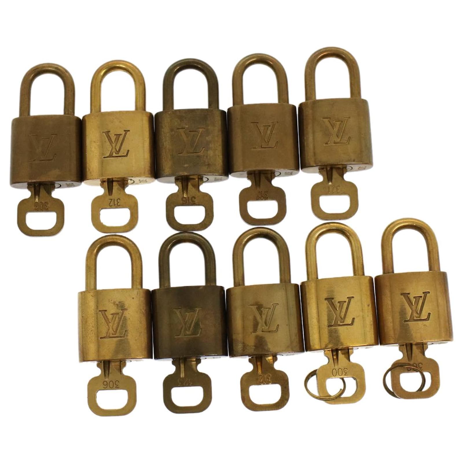 Louis Vuitton padlock 10set Padlock Gold Tone LV Auth am1297g
